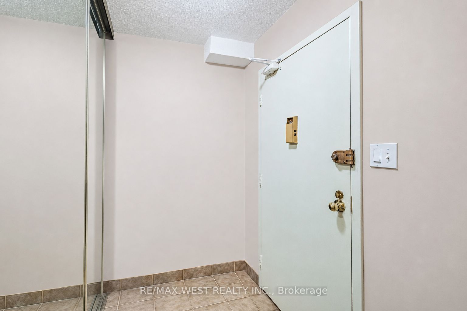 11 Wincott Drive 1104 Property Photo 6