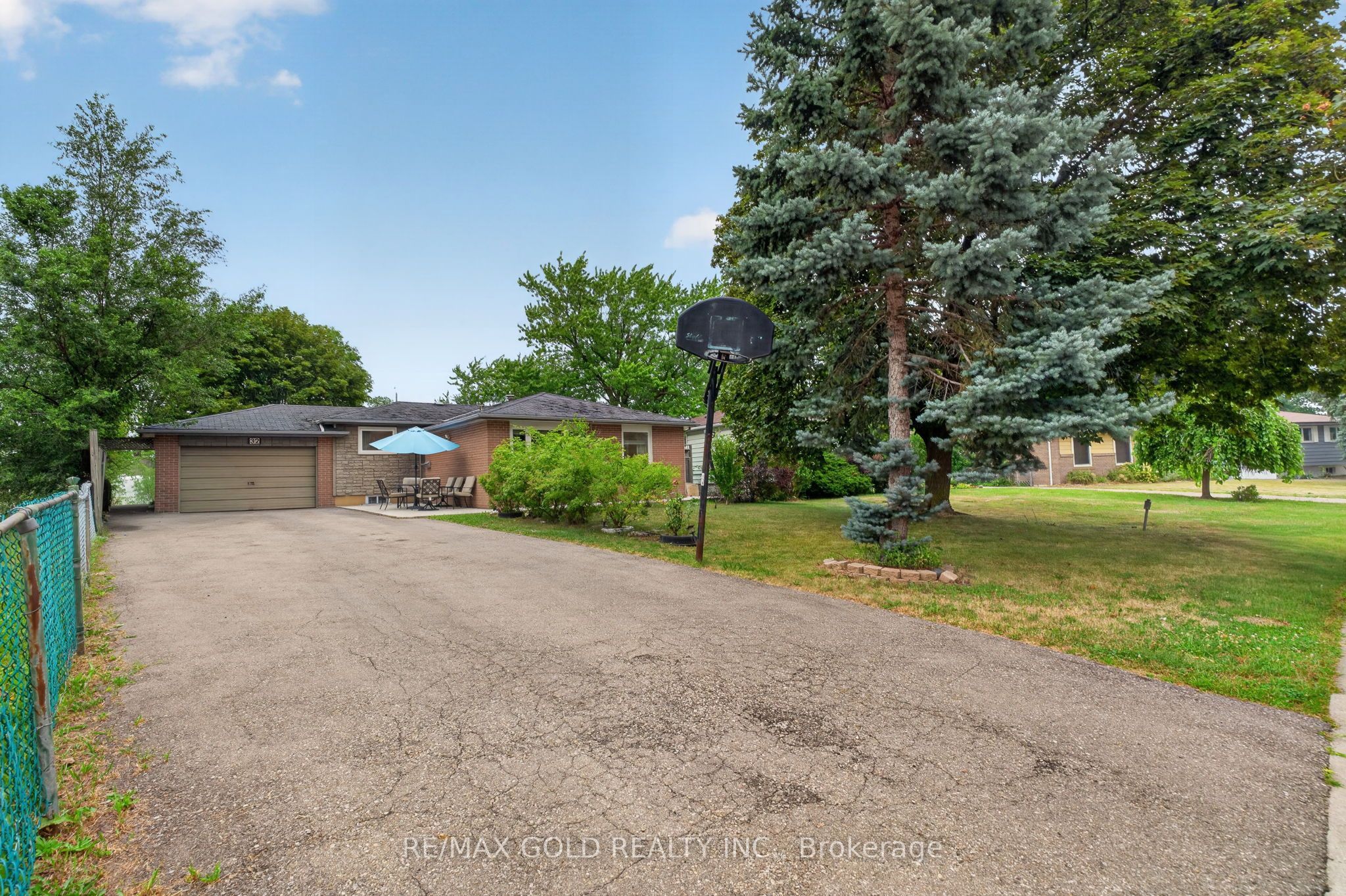 32 Dunblaine Crescent Property Photo 2