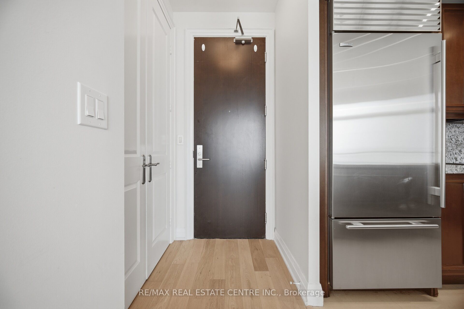 50 Absolute Avenue Lph8 Property Photo 5