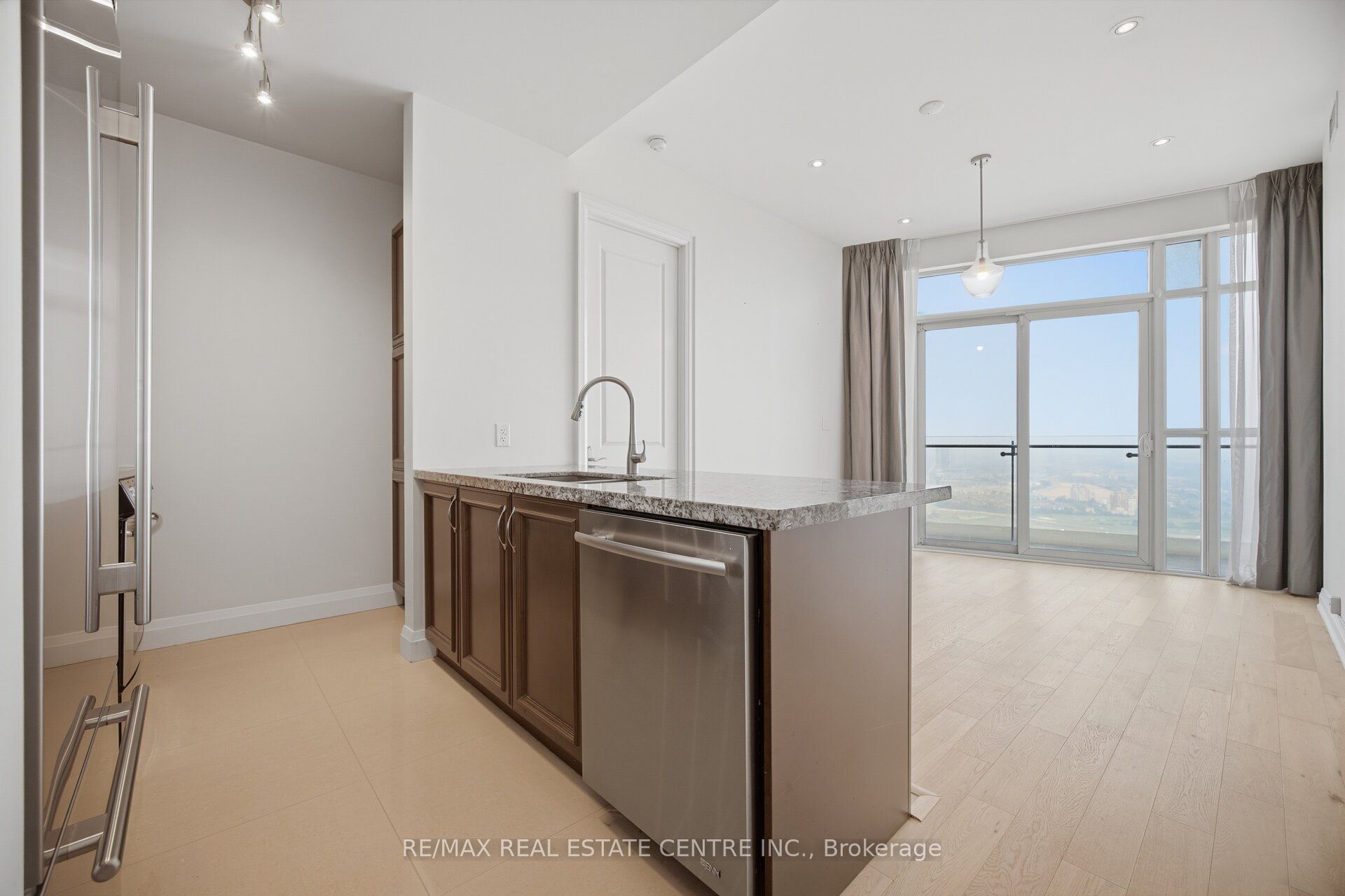 50 Absolute Avenue Lph8 Property Photo 9