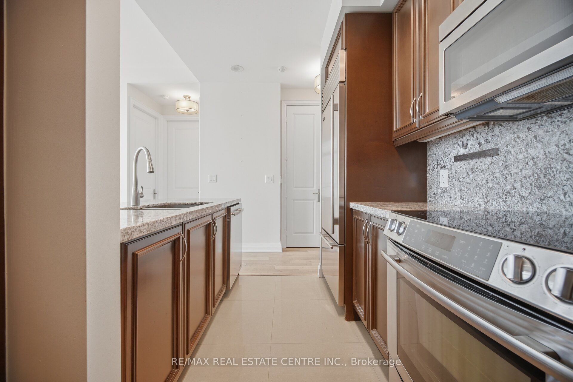 50 Absolute Avenue Lph8 Property Photo 12