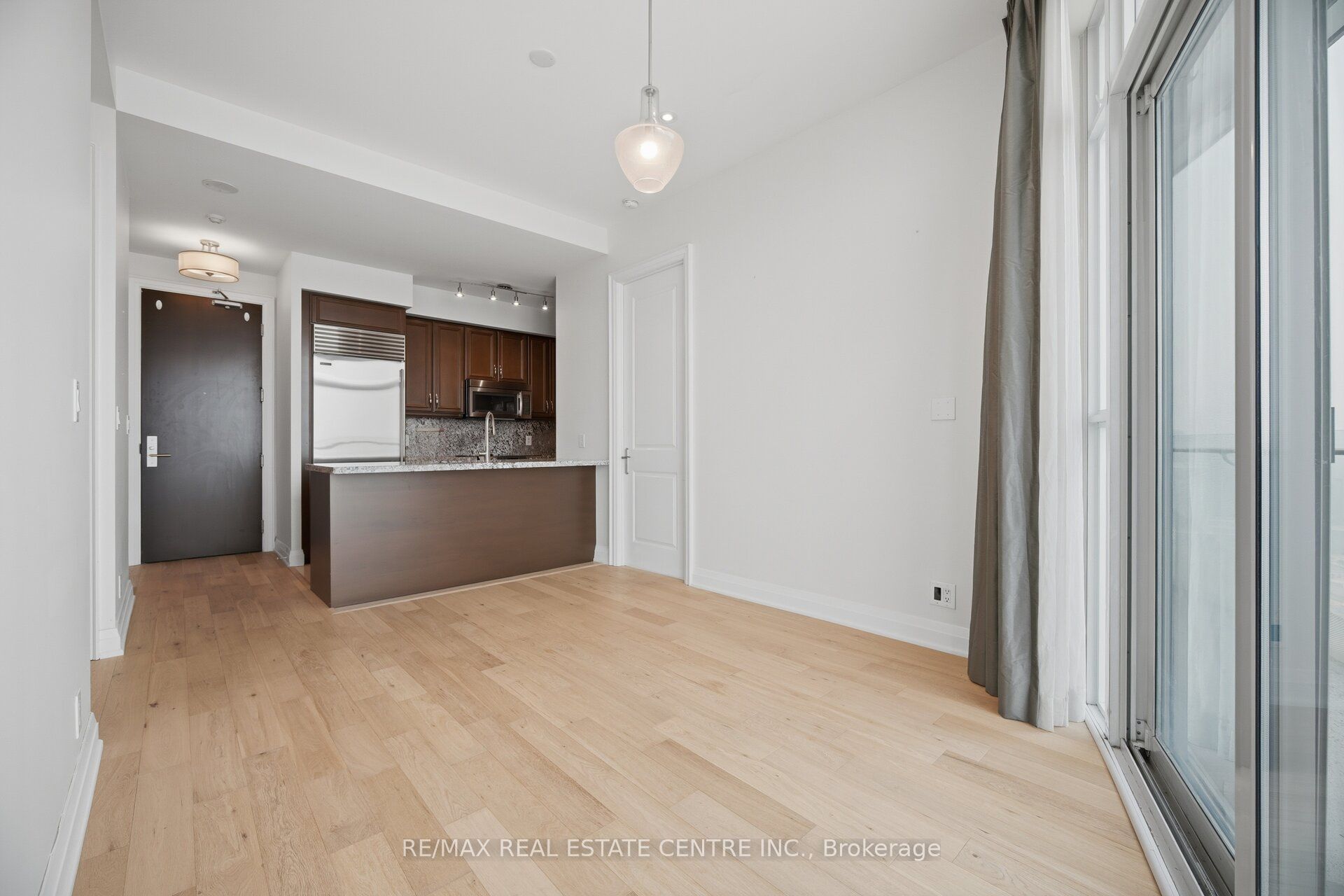 50 Absolute Avenue Lph8 Property Photo 14