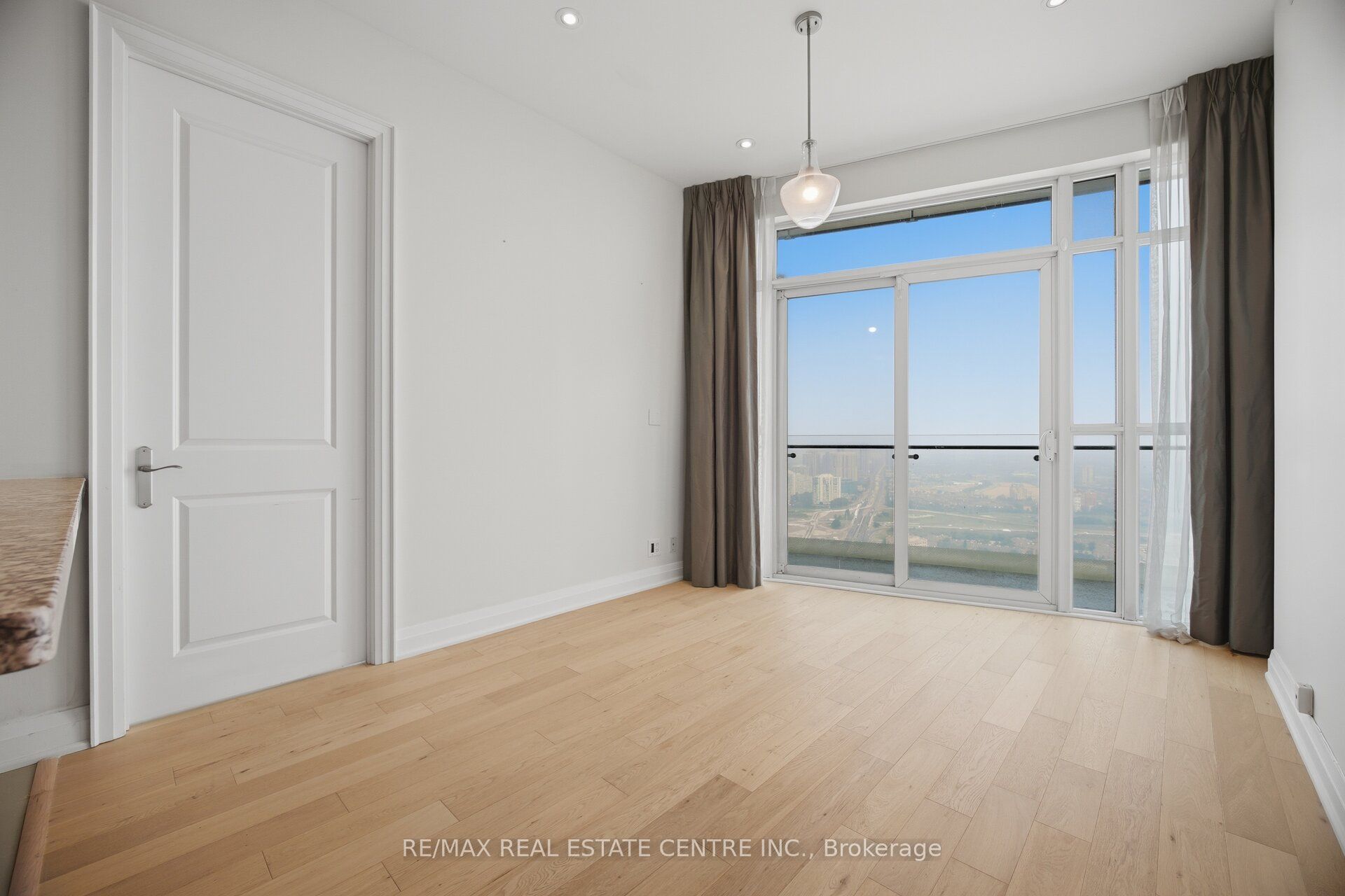 50 Absolute Avenue Lph8 Property Photo 16
