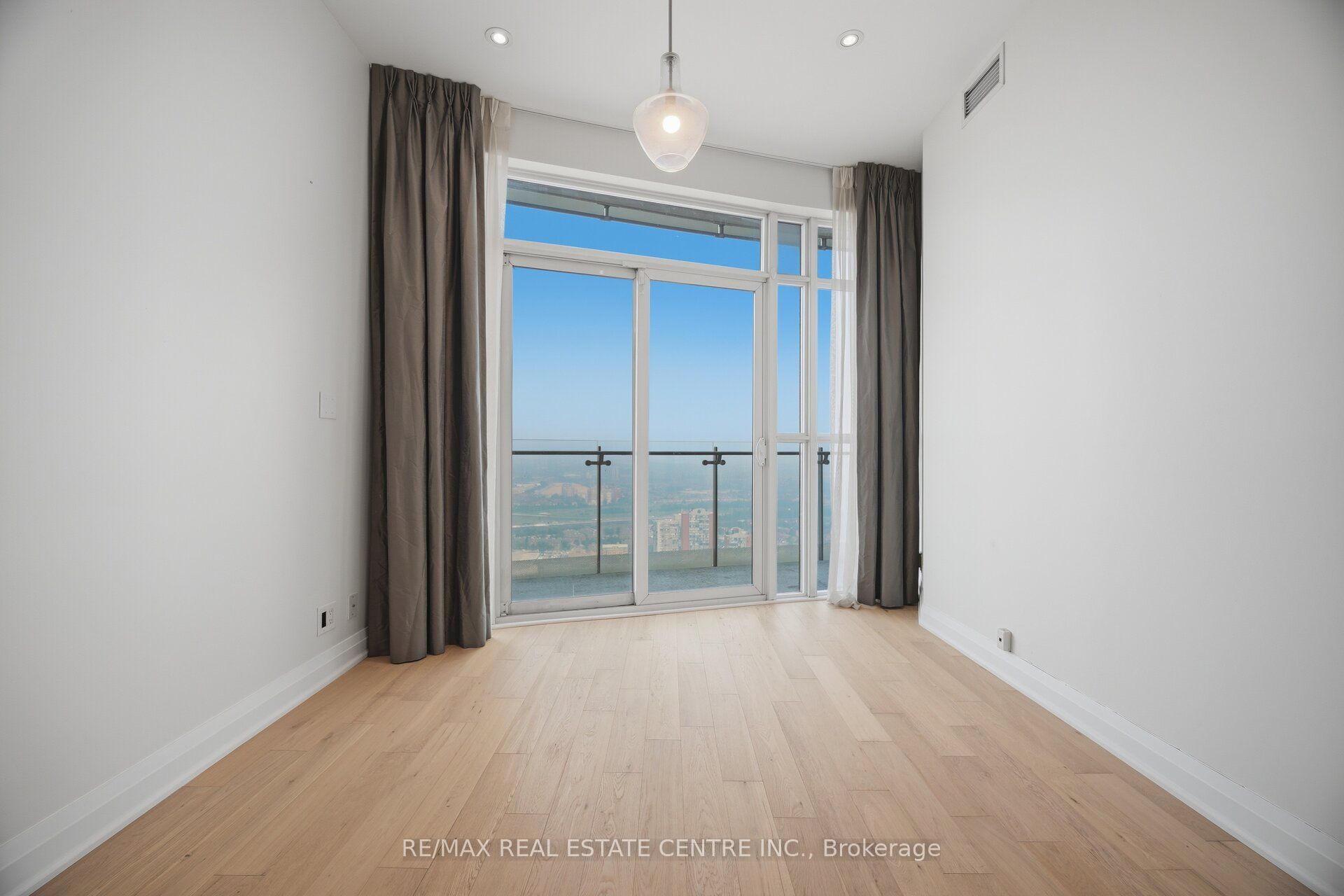 50 Absolute Avenue Lph8 Property Photo 17
