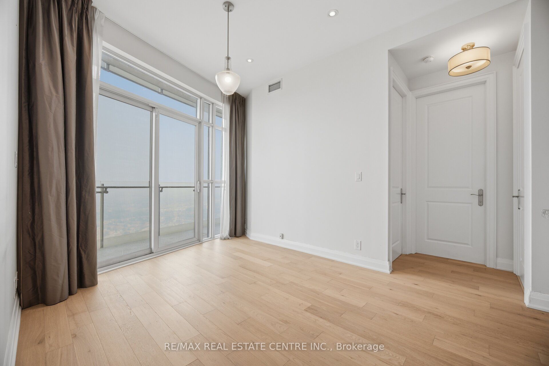50 Absolute Avenue Lph8 Property Photo 18