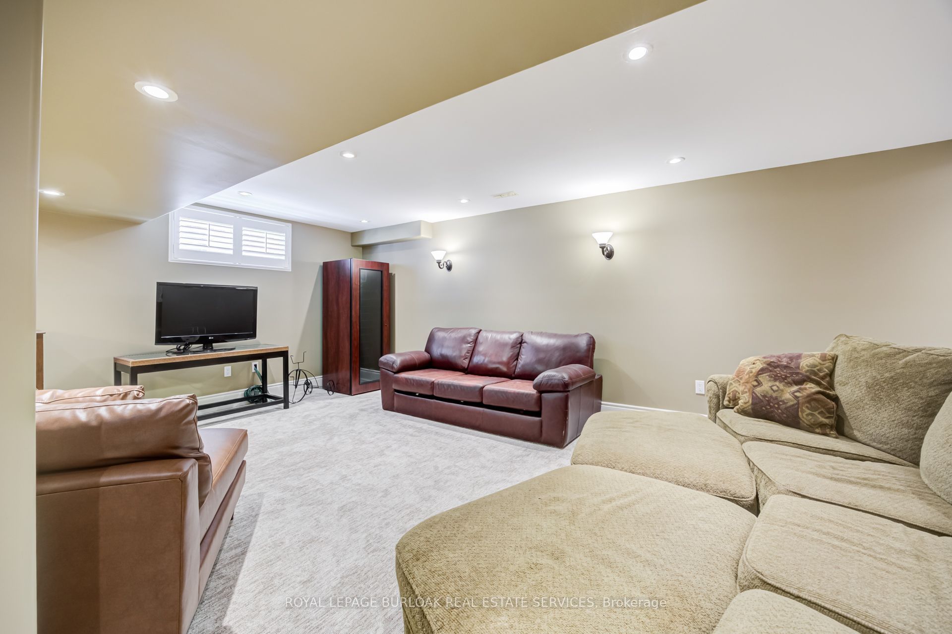 4278 Clubview Drive Property Photo 37