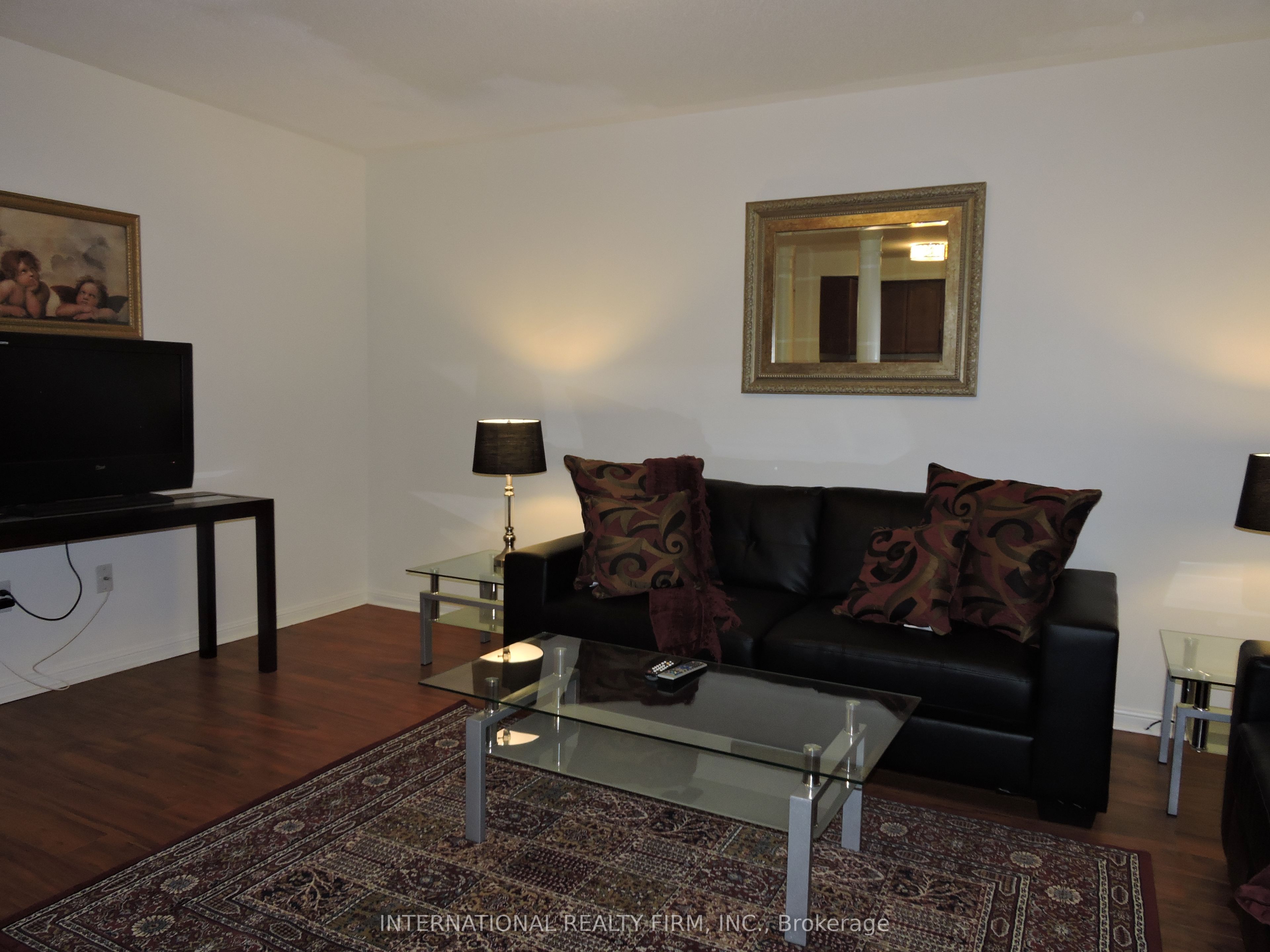 2453 Baintree Crescent Property Photo 2