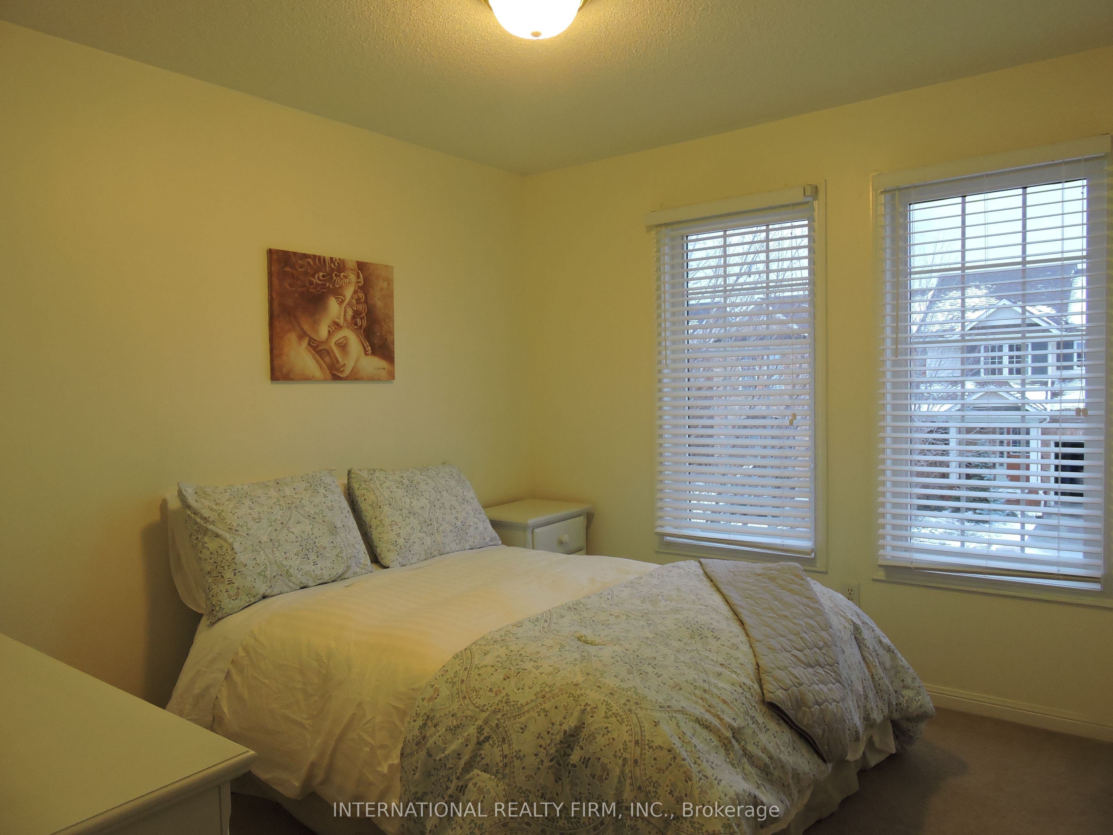 2453 Baintree Crescent Property Photo 4