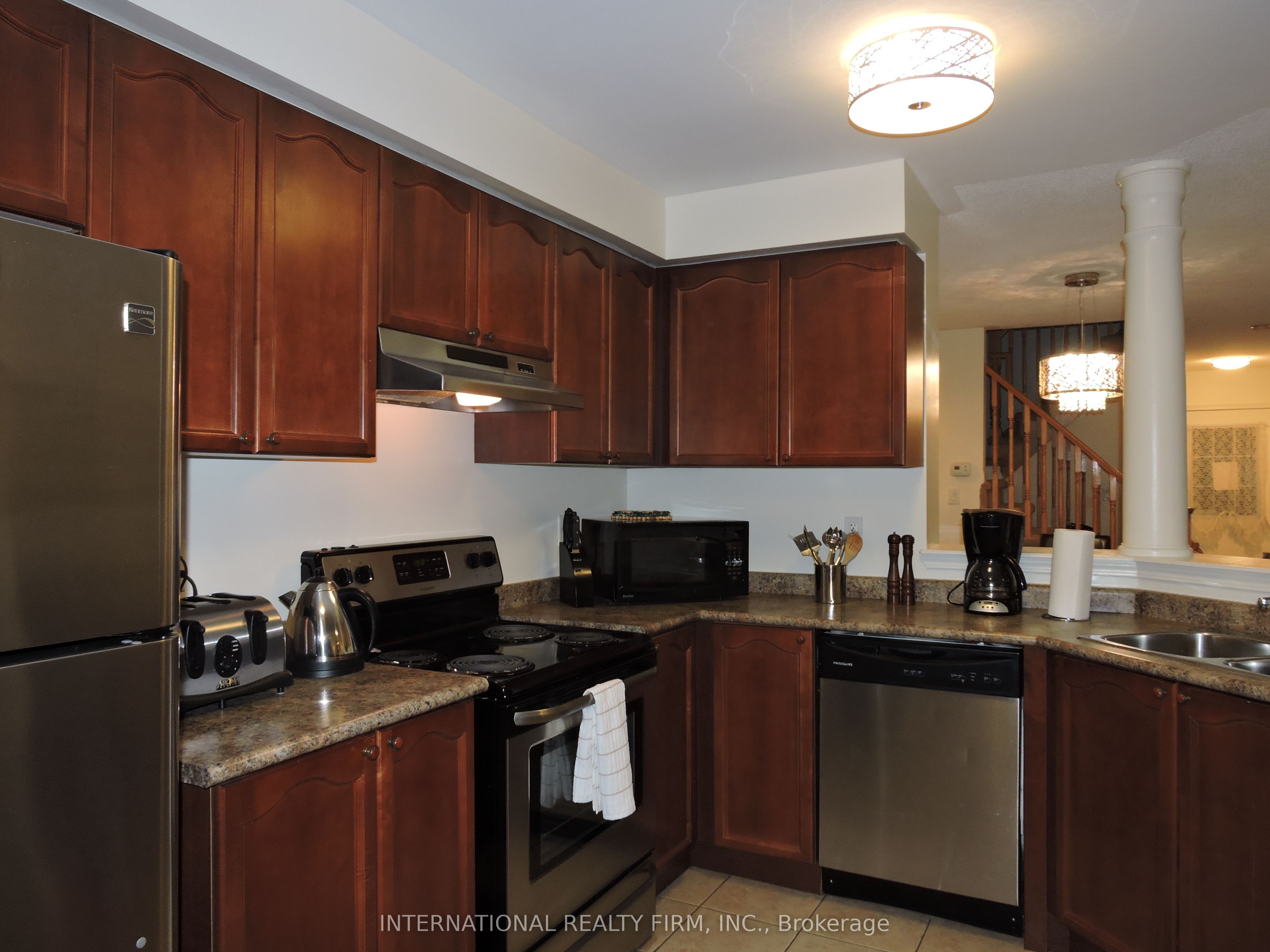 2453 Baintree Crescent Property Photo 5