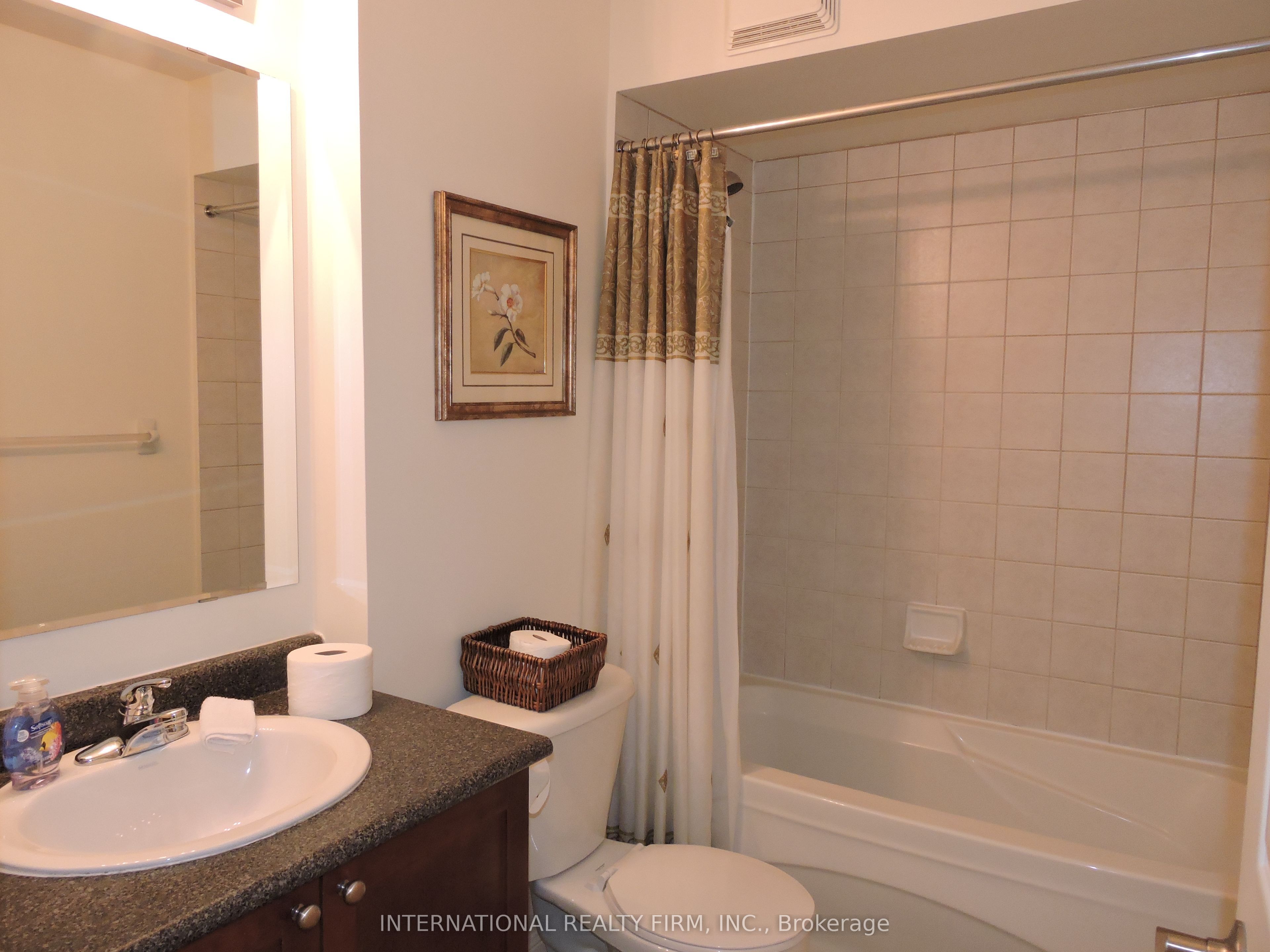 2453 Baintree Crescent Property Photo 8