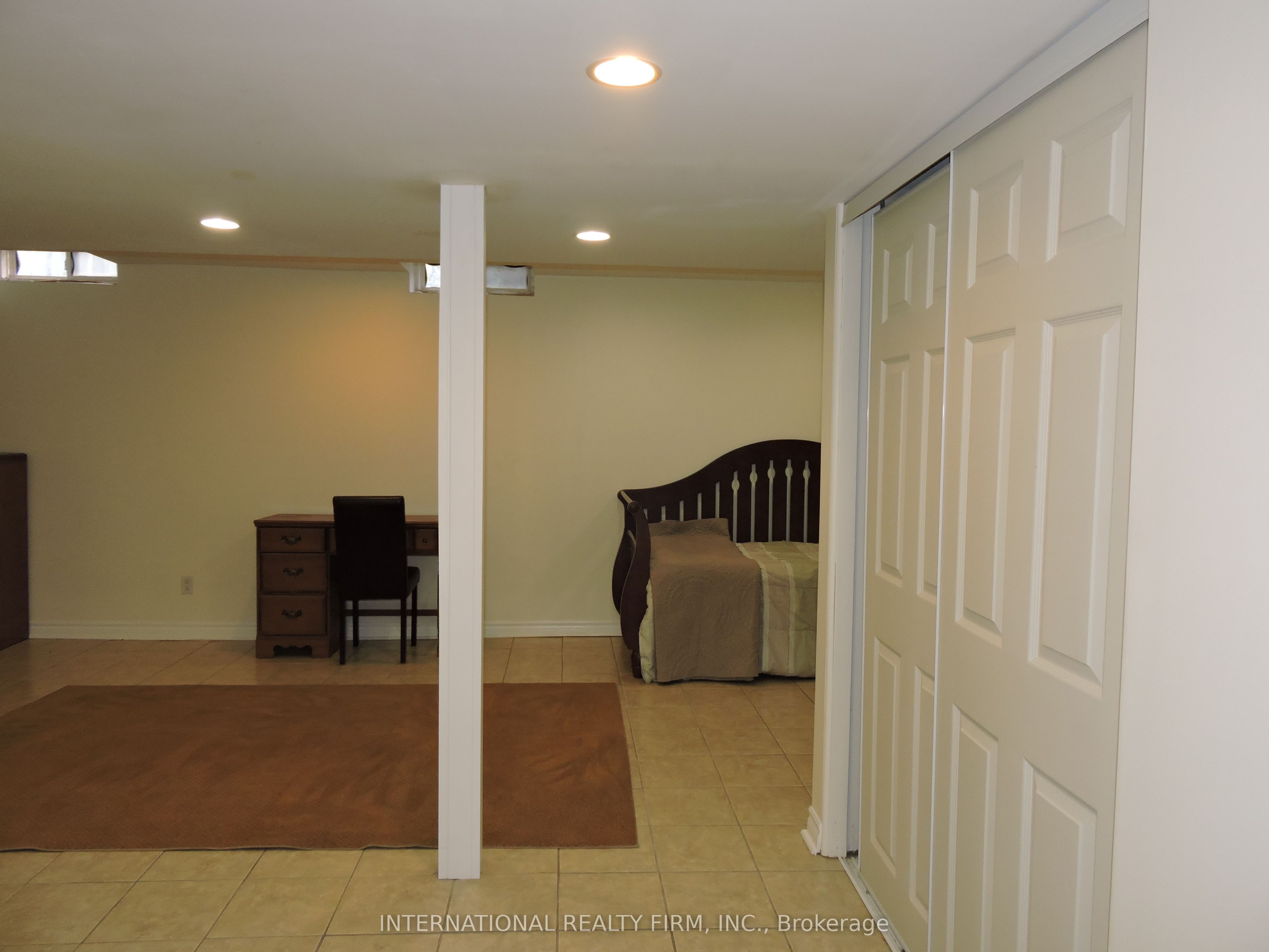 2453 Baintree Crescent Property Photo 9