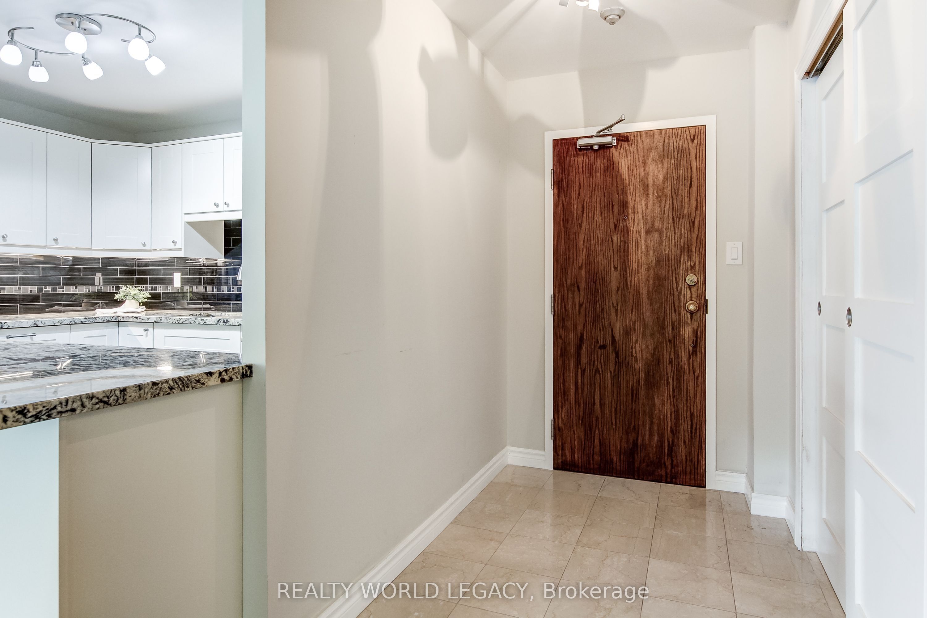 2121 Lakeshore Road 501 Property Photo 7