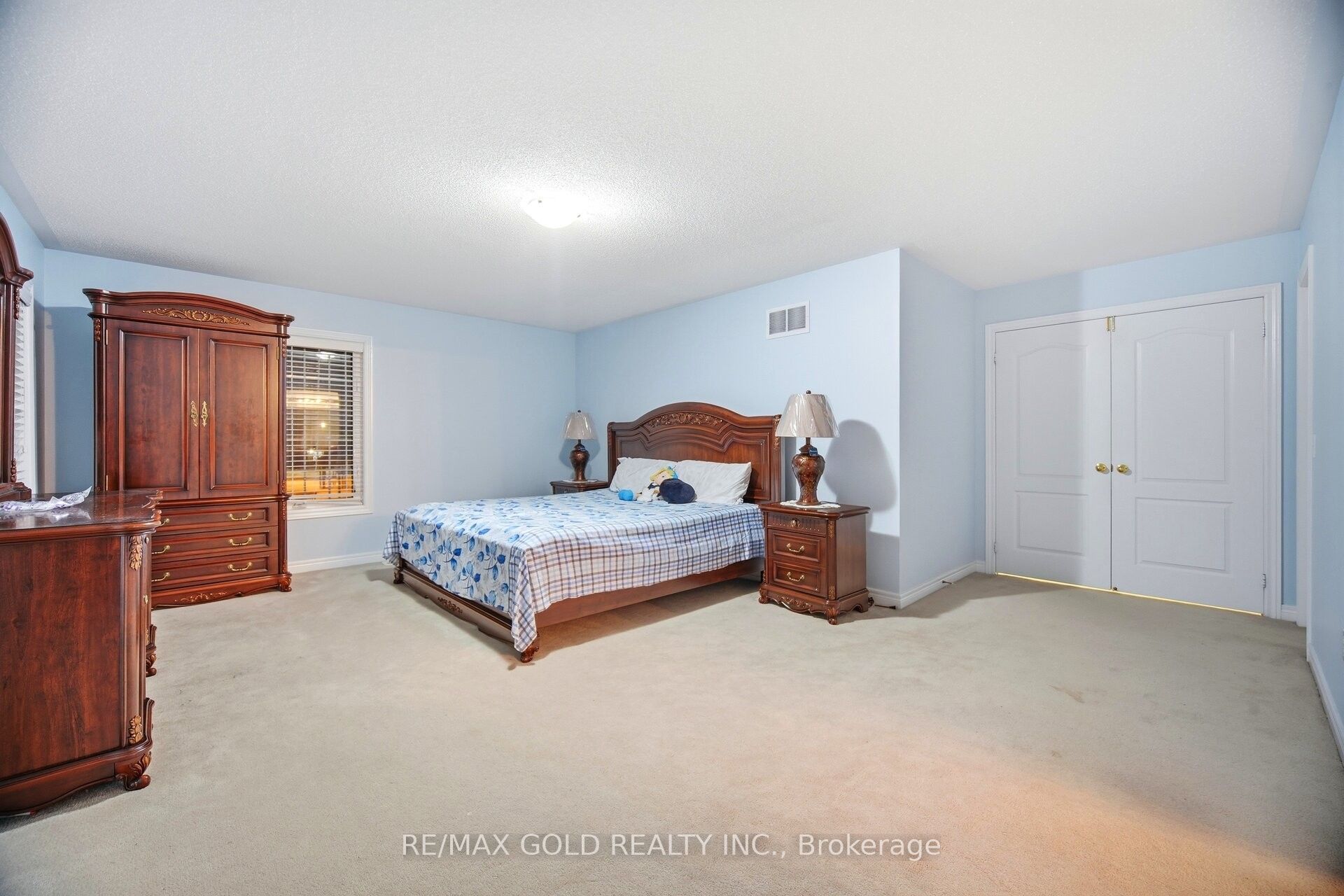 26 Drummondville Drive Property Photo 15