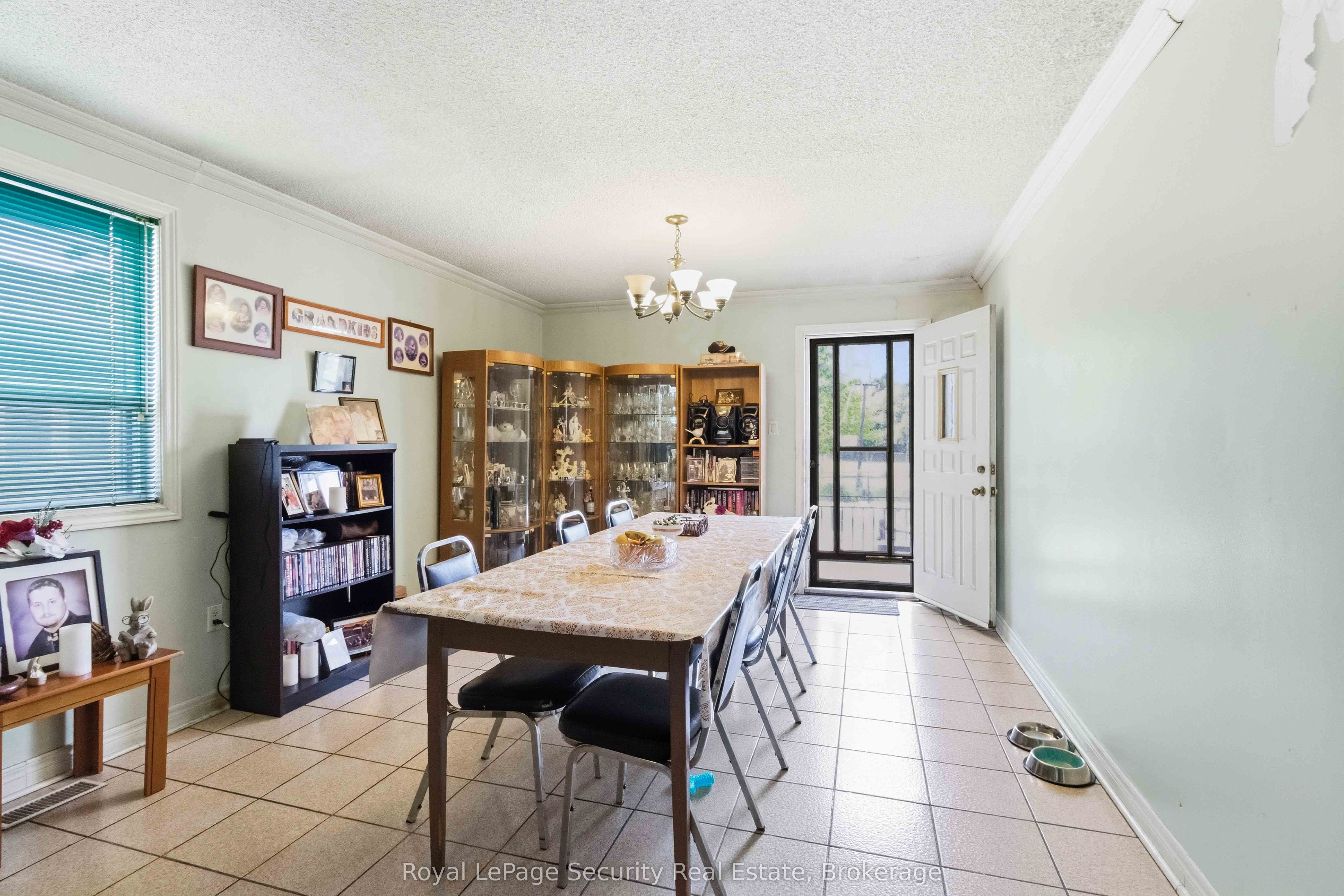 73 St Andrews Boulevard Property Photo 10