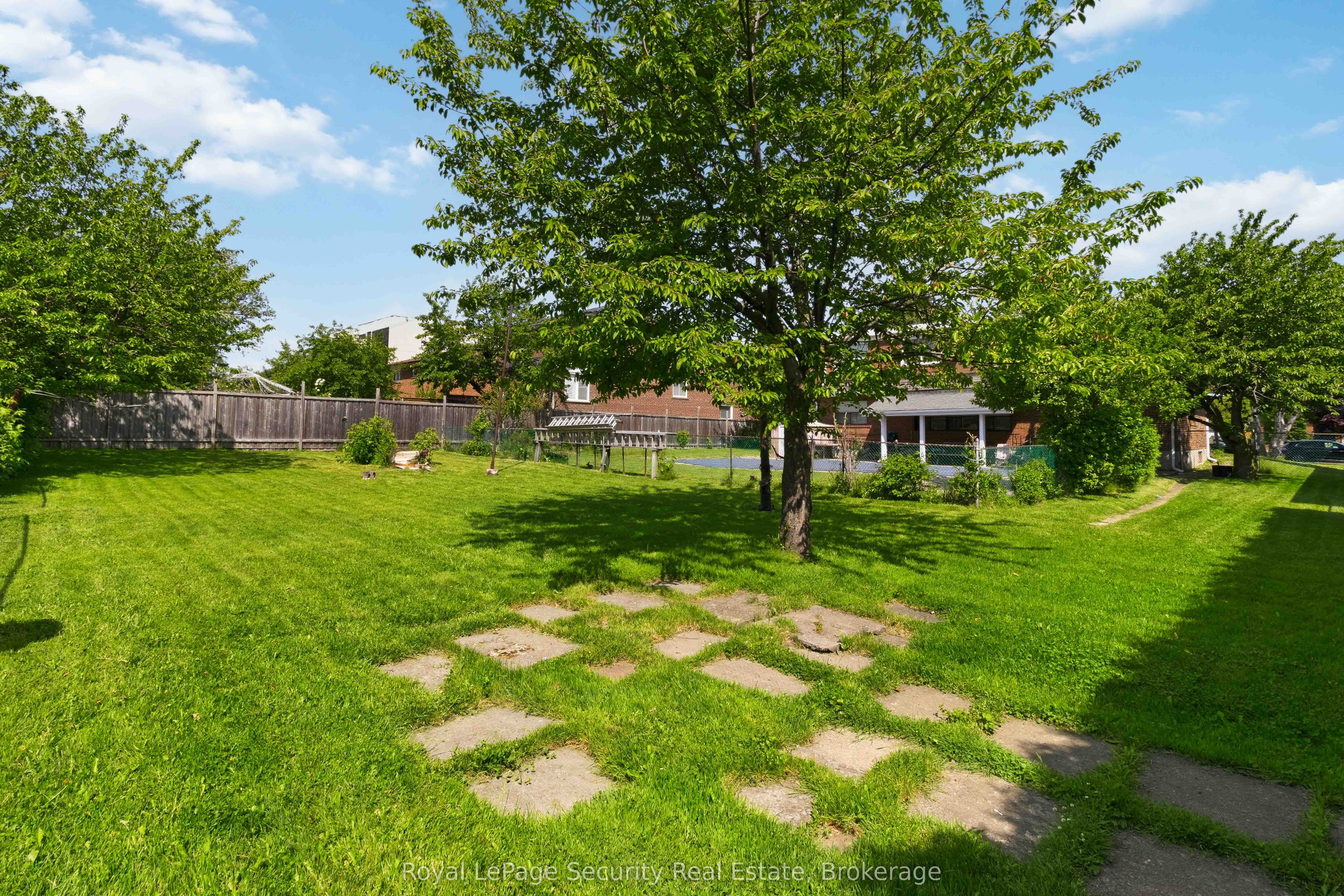 73 St Andrews Boulevard Property Photo 15