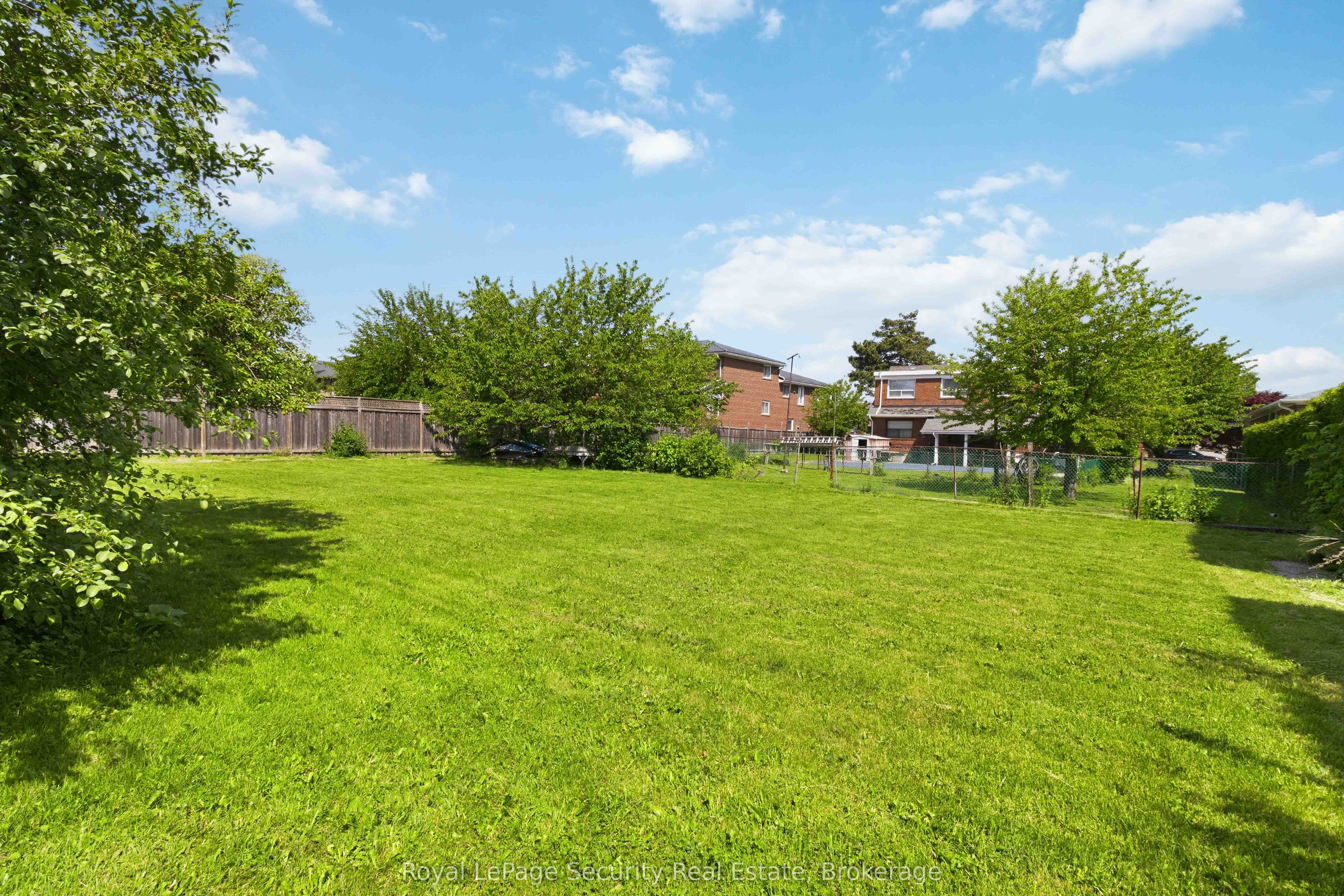 73 St Andrews Boulevard Property Photo 18