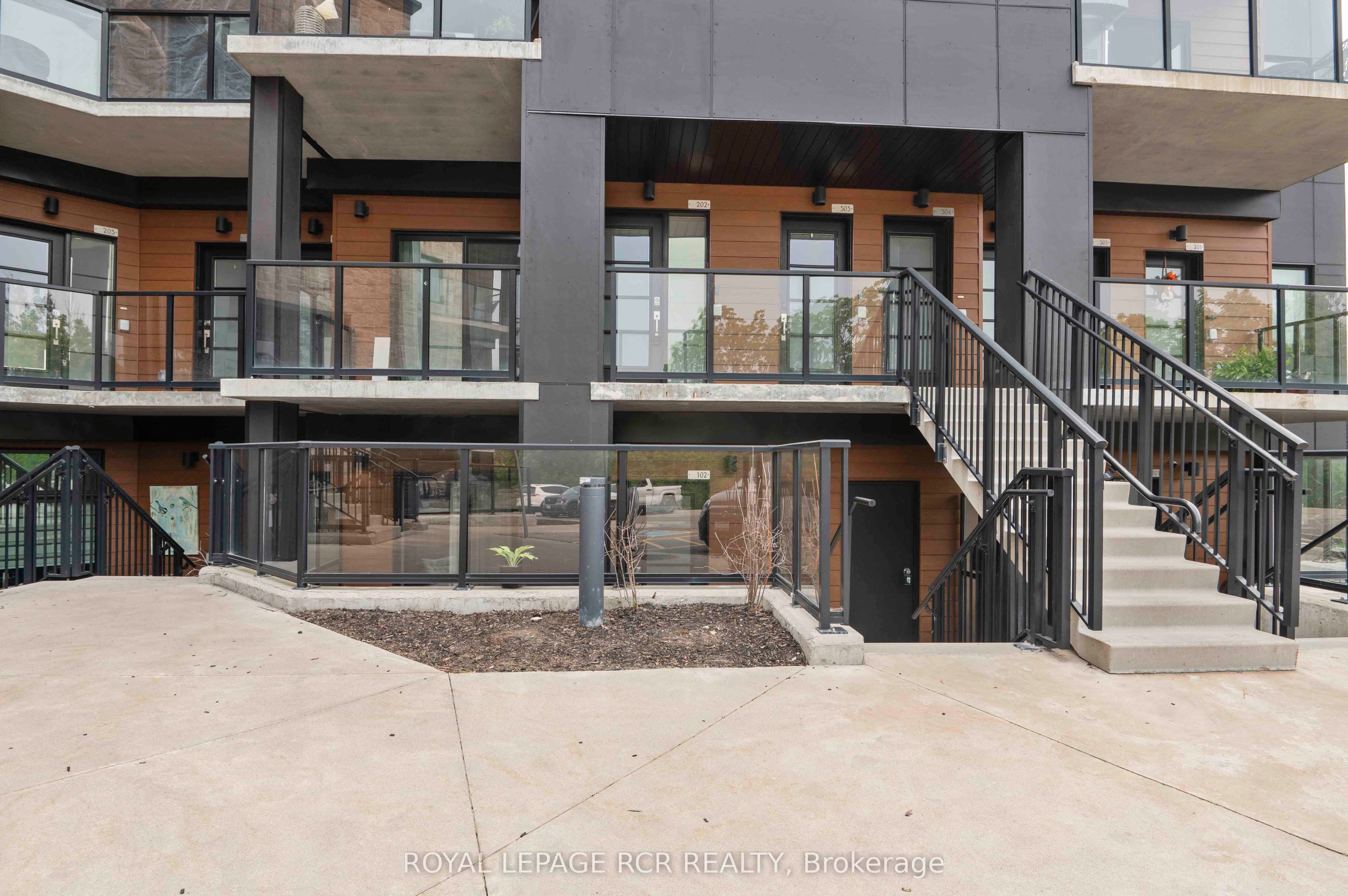 17 Centre Street 102 Property Photo 4