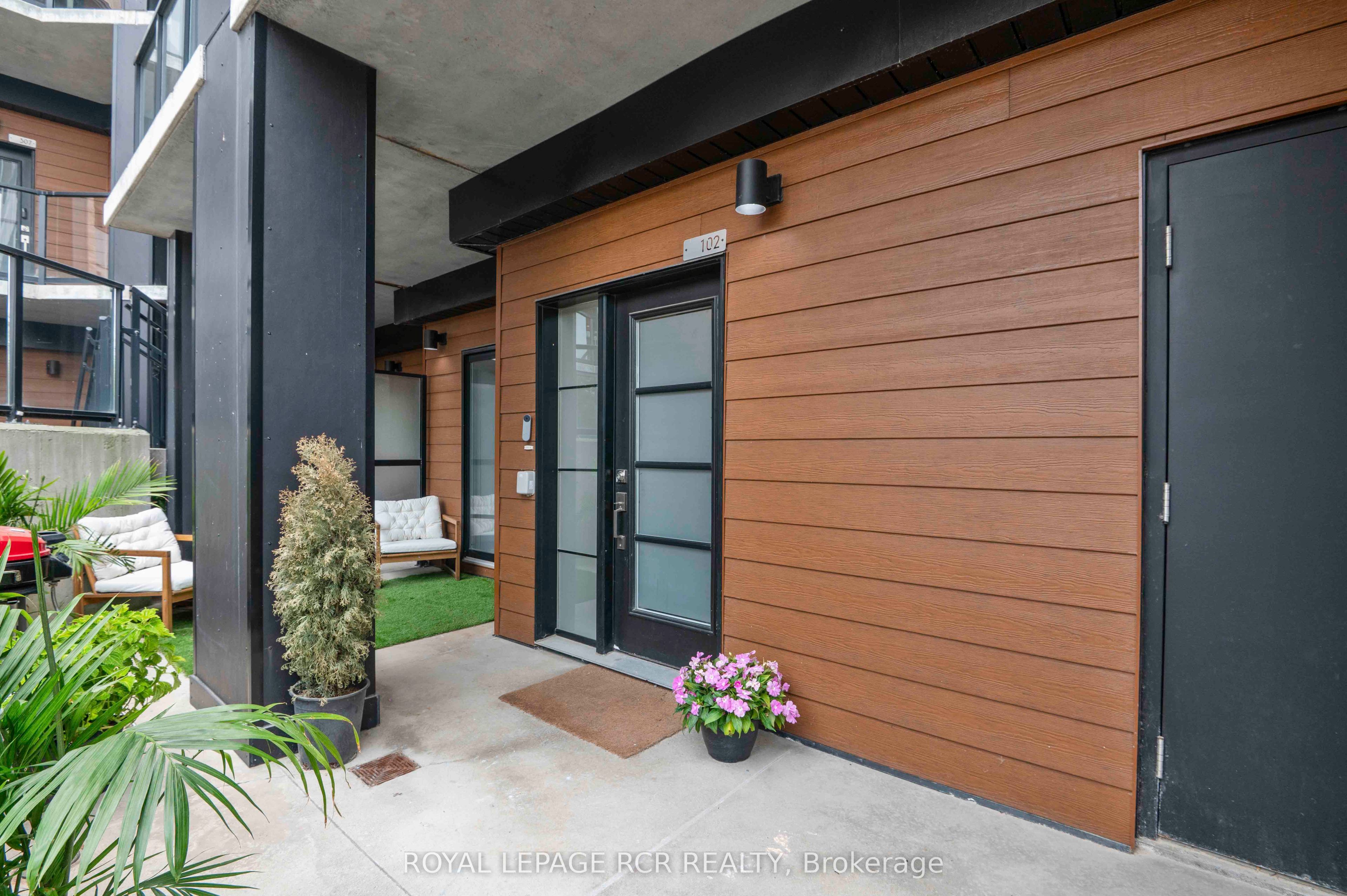 17 Centre Street 102 Property Photo 6