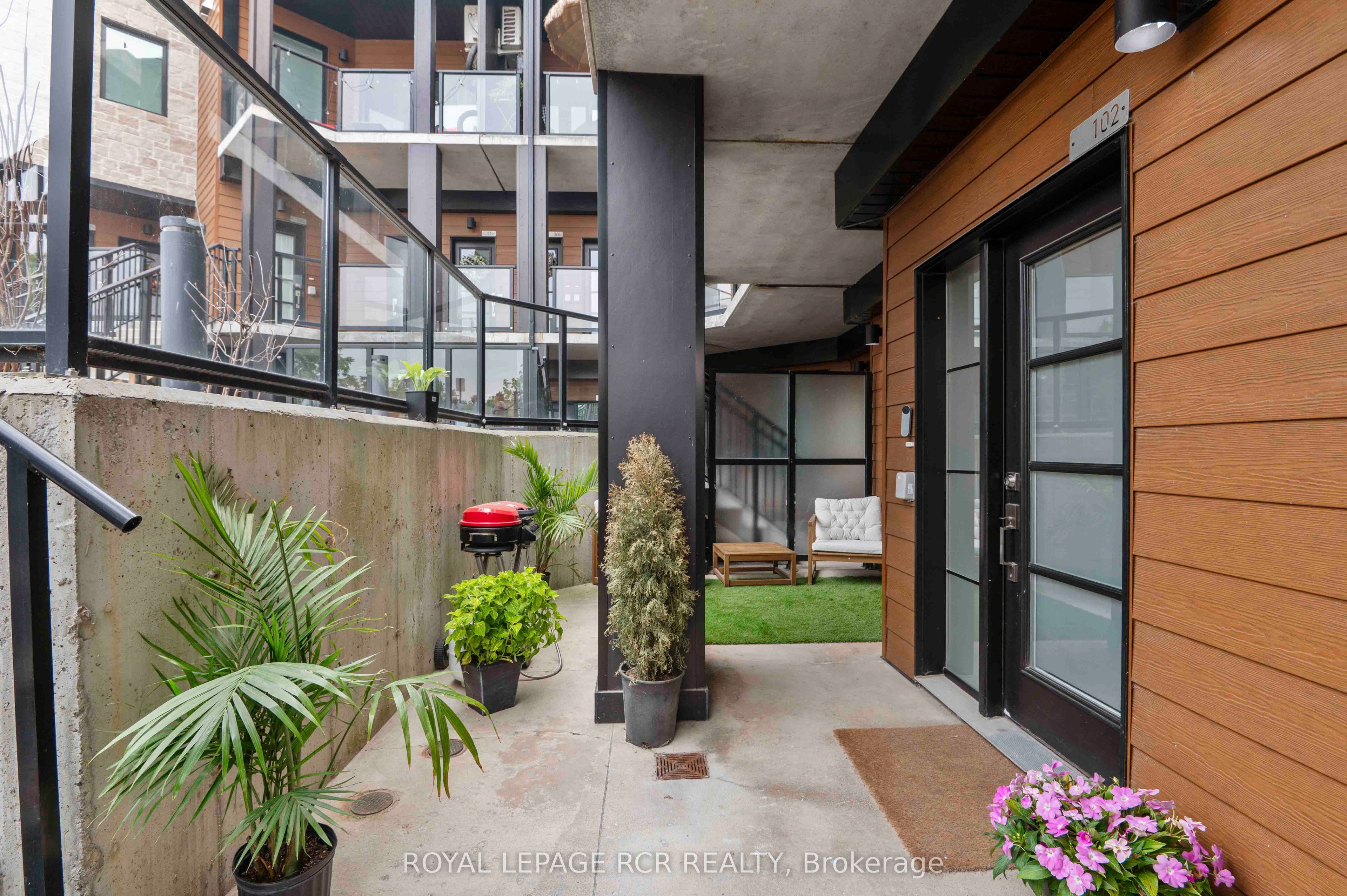 17 Centre Street 102 Property Photo 7