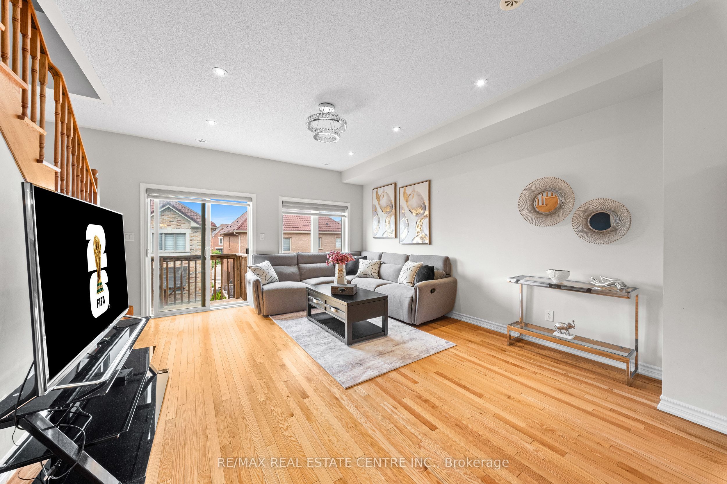 34 Aspen Hills Road Property Photo 6