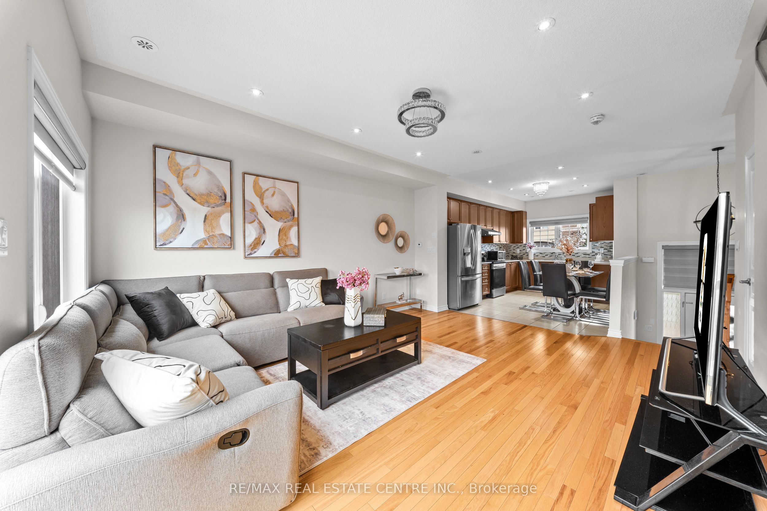 34 Aspen Hills Road Property Photo 8