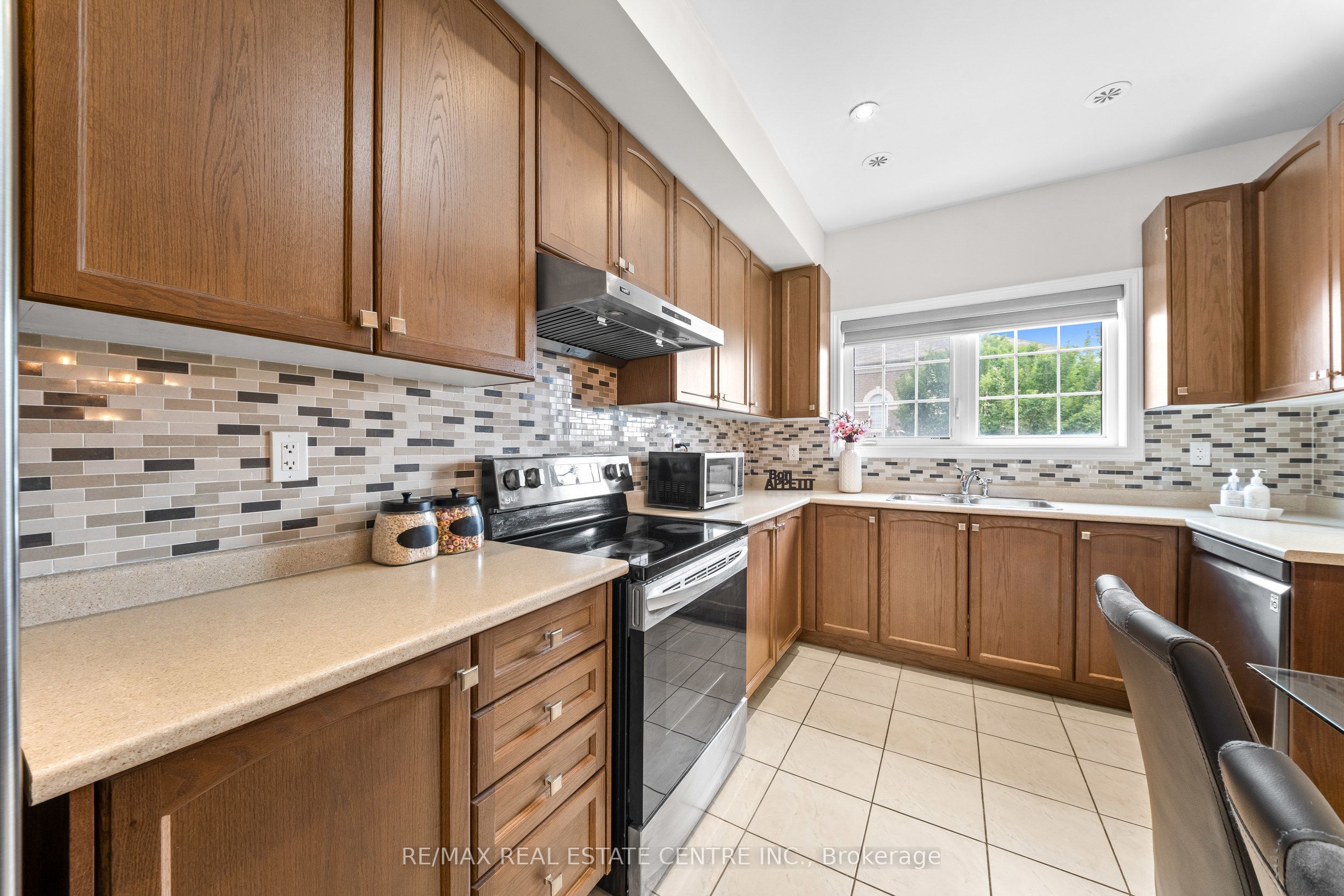34 Aspen Hills Road Property Photo 13