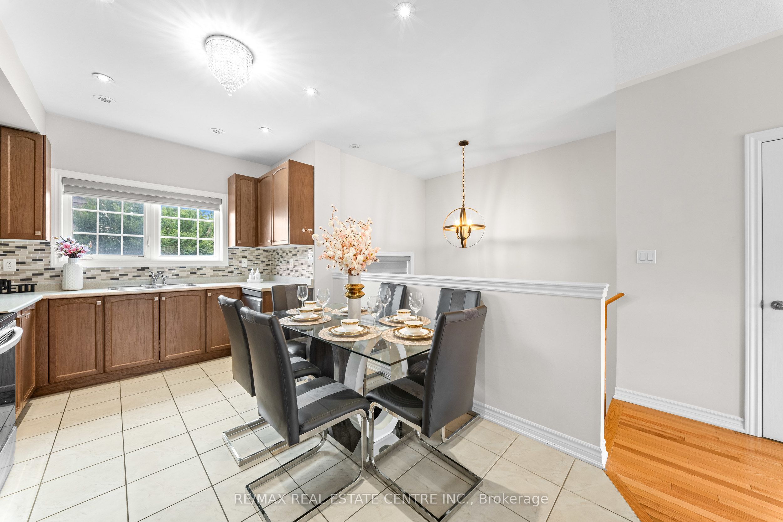 34 Aspen Hills Road Property Photo 15