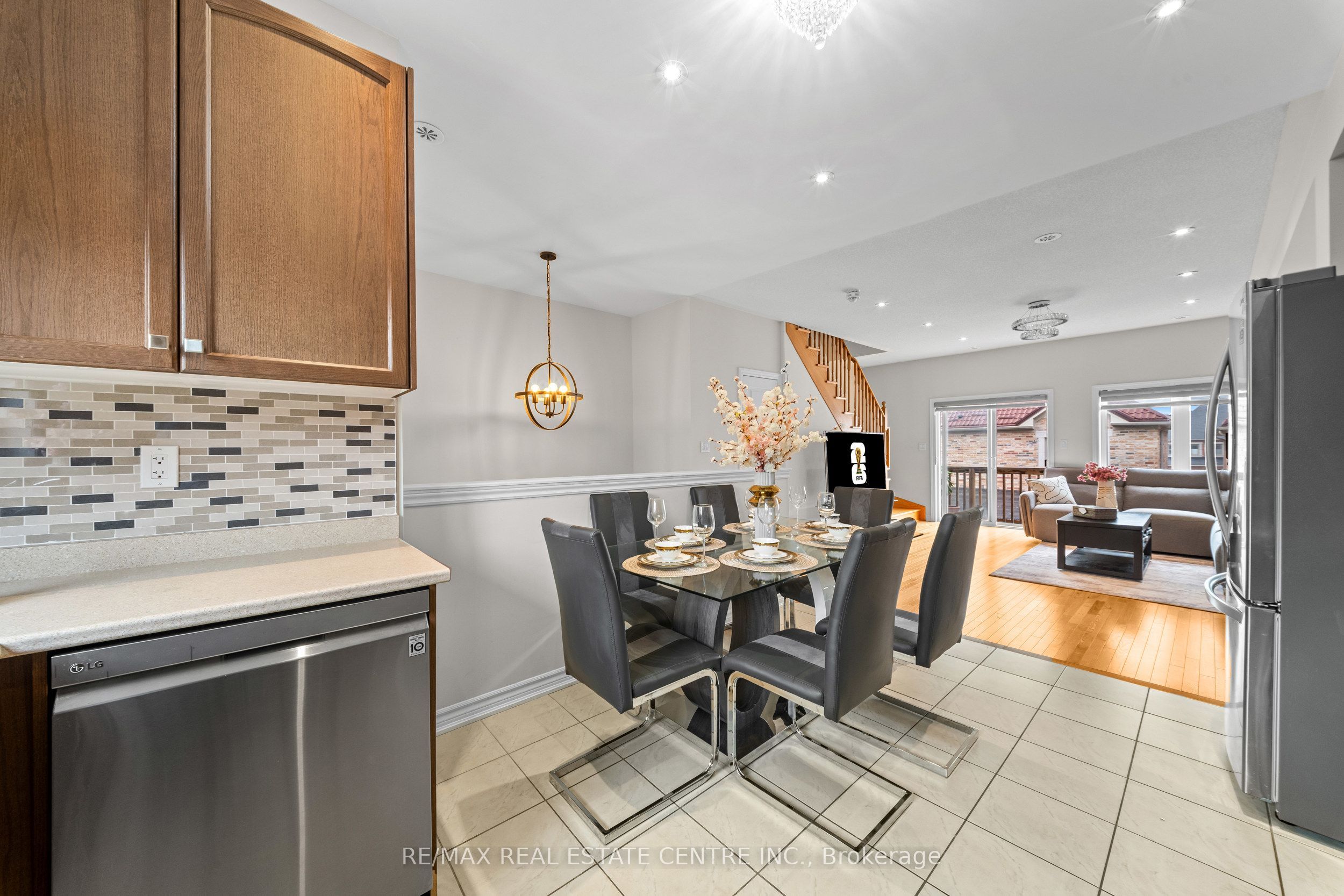 34 Aspen Hills Road Property Photo 16