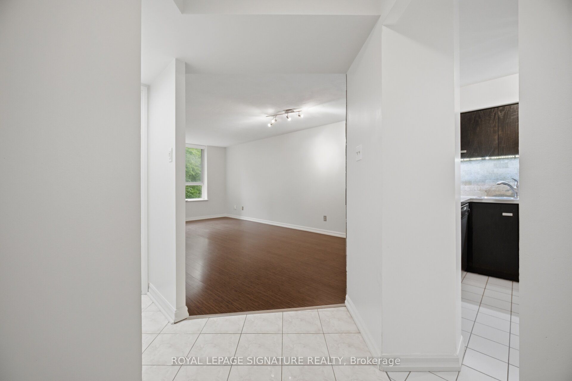1485 Lakeshore Road E 411 Property Photo 10