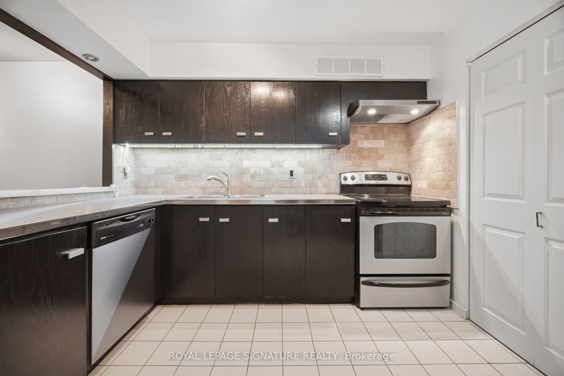 1485 Lakeshore Road E 411 Property Photo 12