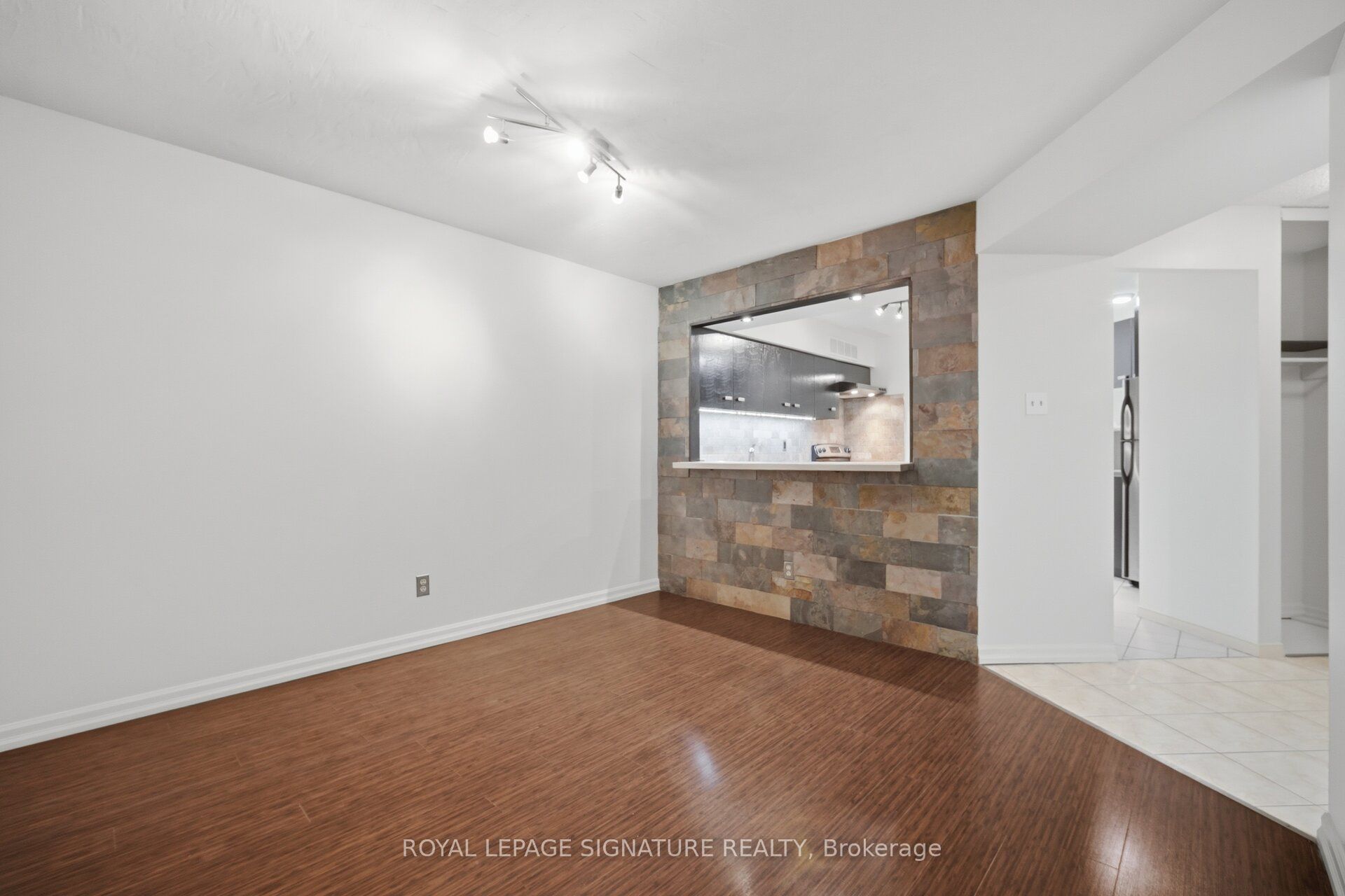 1485 Lakeshore Road E 411 Property Photo 21