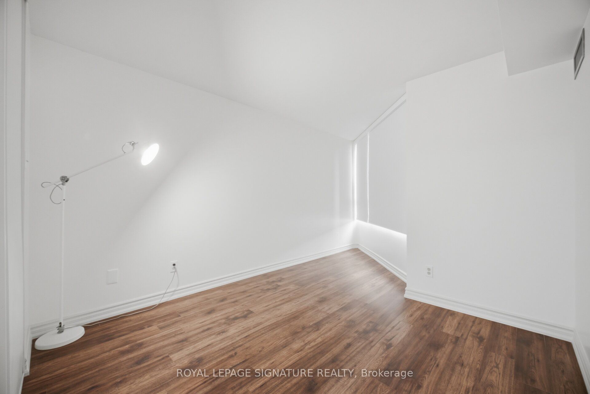 1485 Lakeshore Road E 411 Property Photo 37