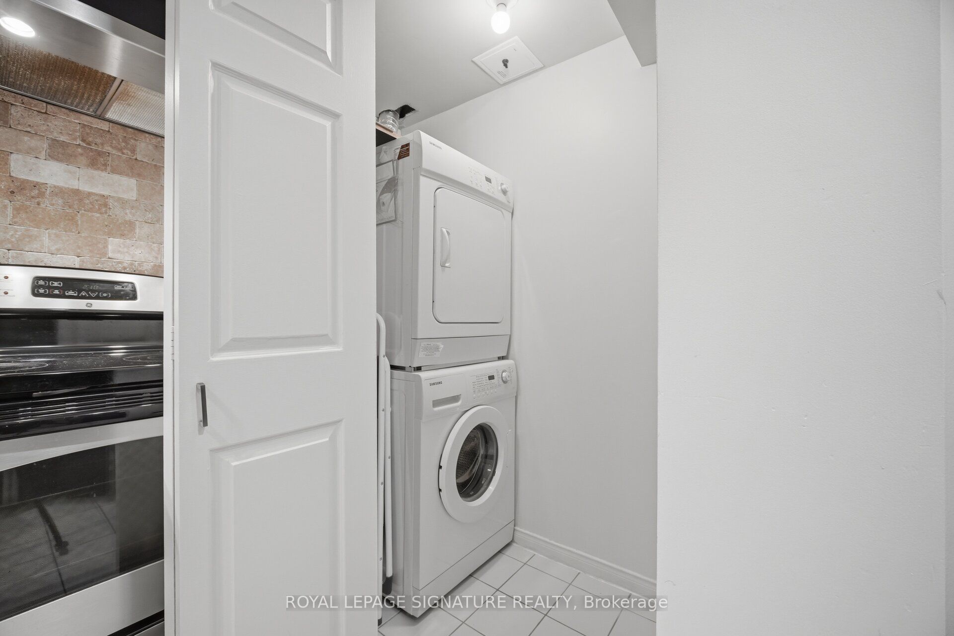 1485 Lakeshore Road E 411 Property Photo 40