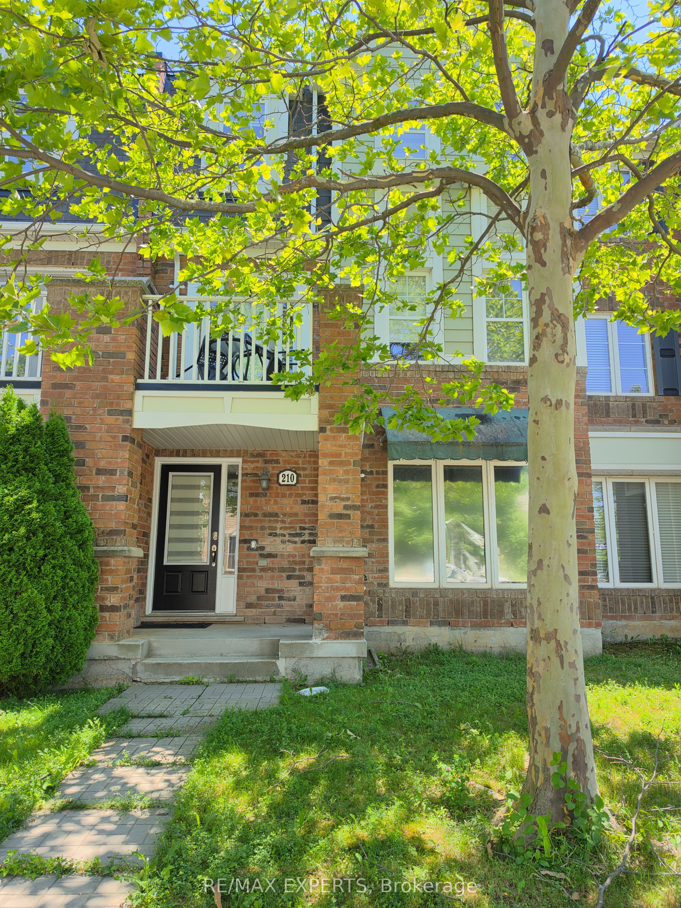 210 Magurn Gate Property Photo 1