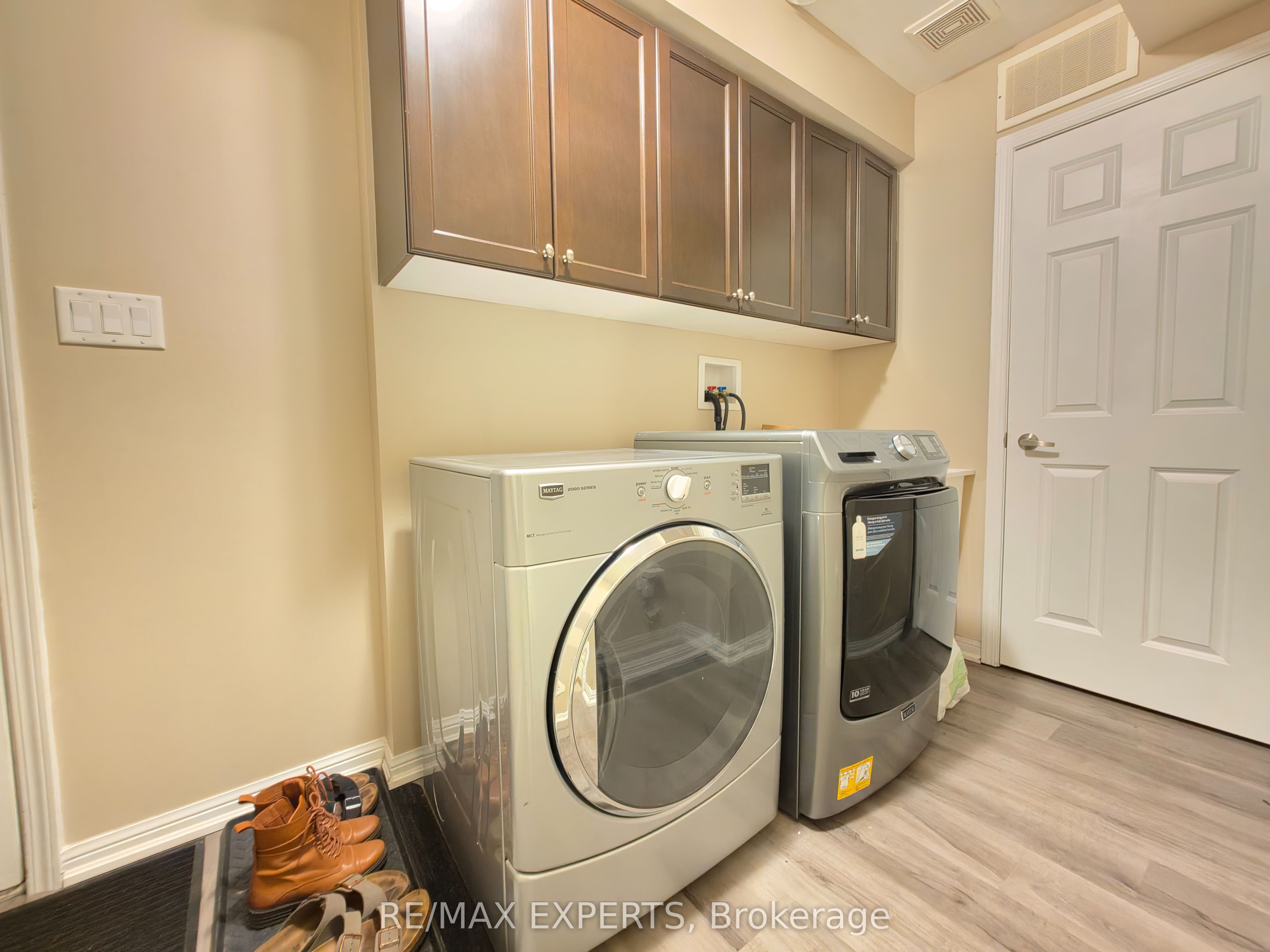 210 Magurn Gate Property Photo 11