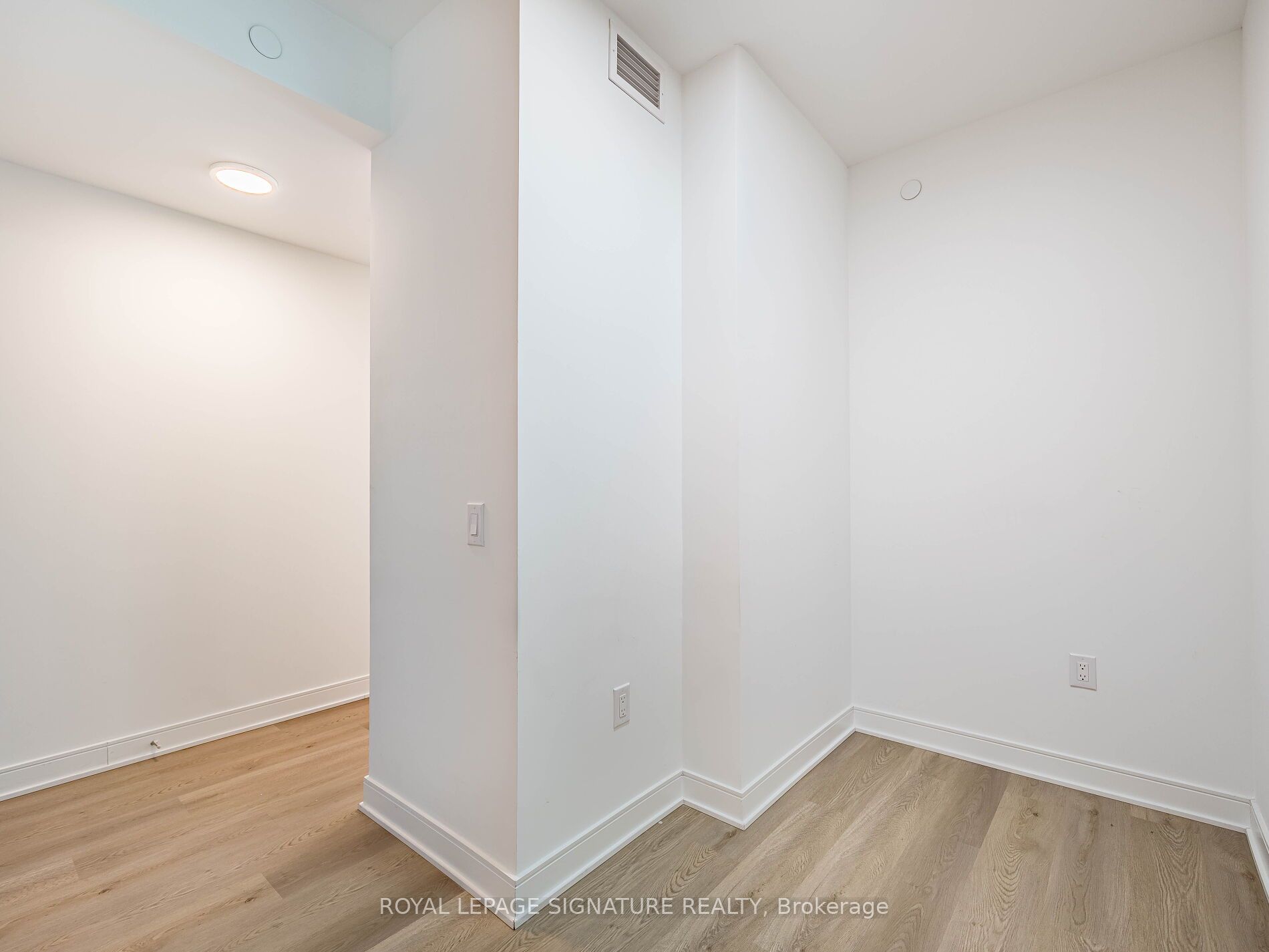 86 Dundas Street E 622 Property Photo 6