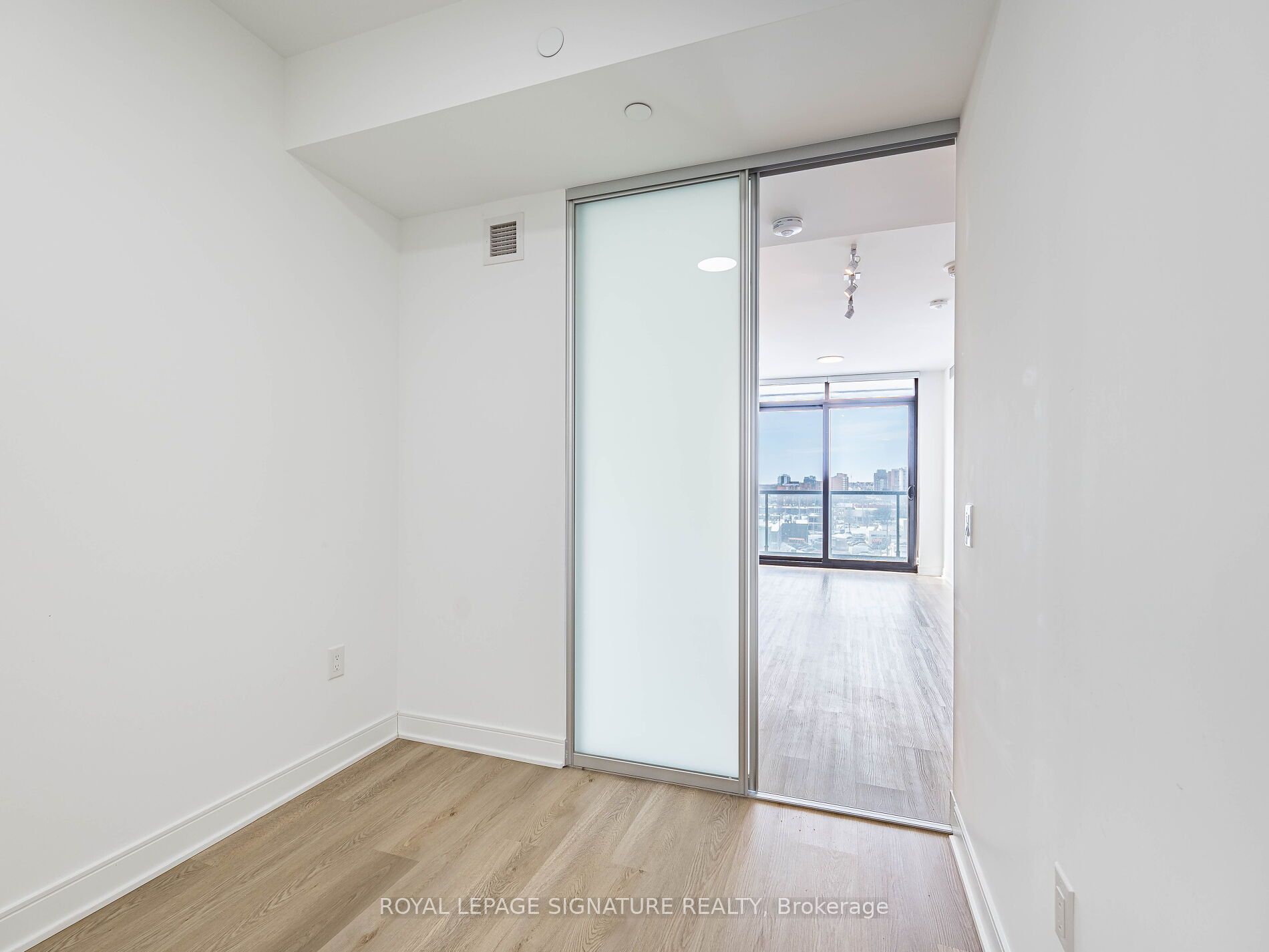 86 Dundas Street E 622 Property Photo 23