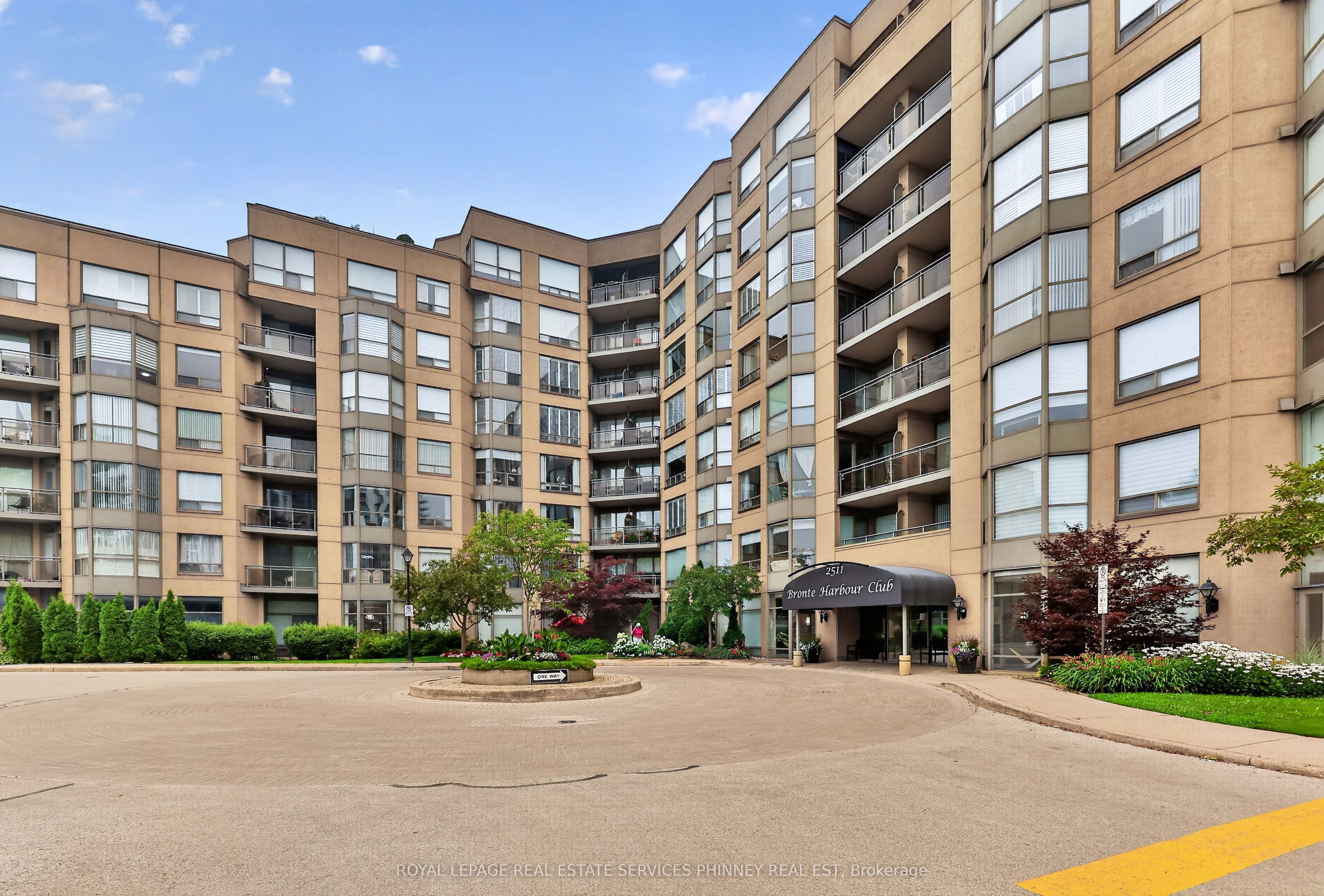 2511 Lakeshore Road W 407 Property Photo 2