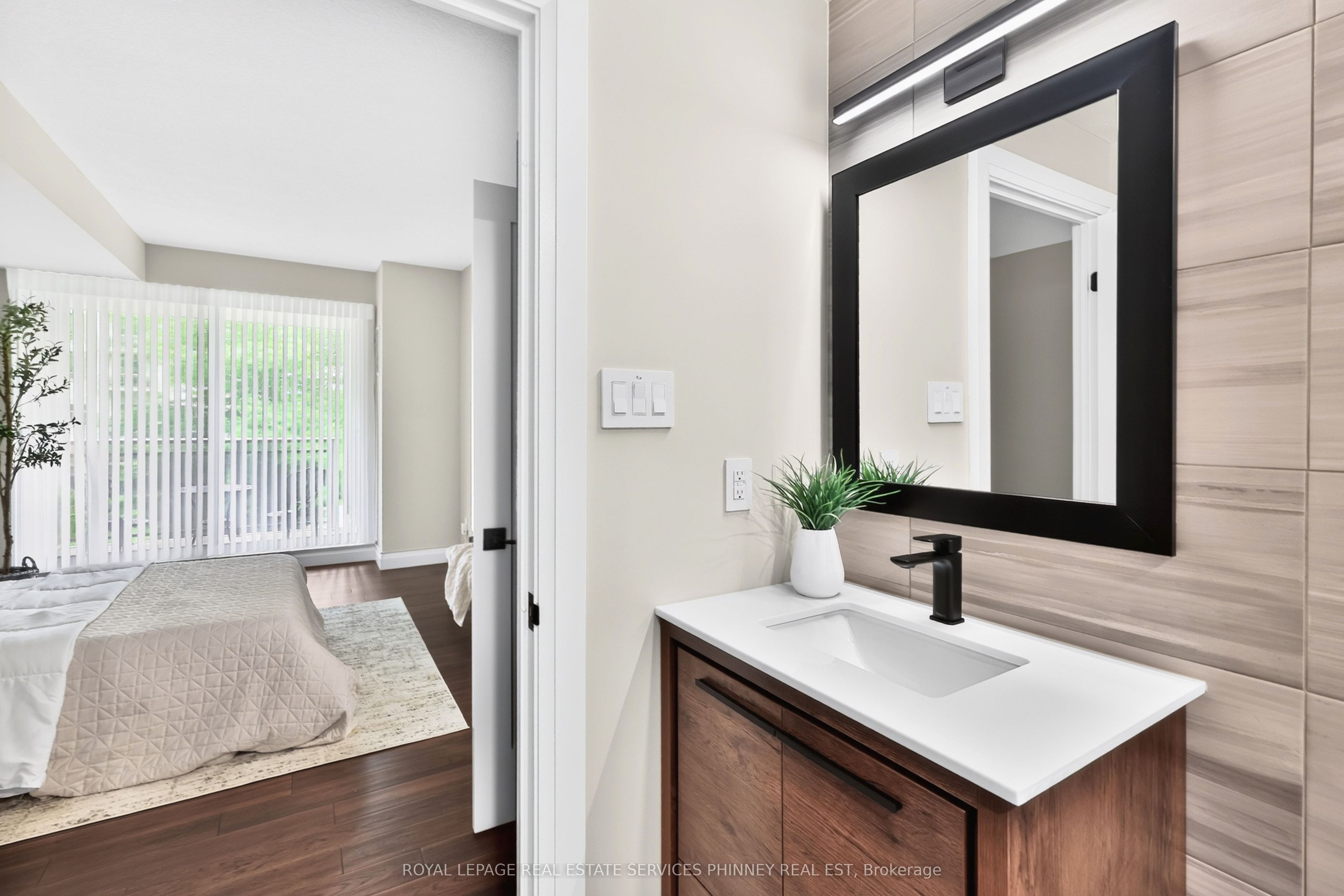 2511 Lakeshore Road W 407 Property Photo 19