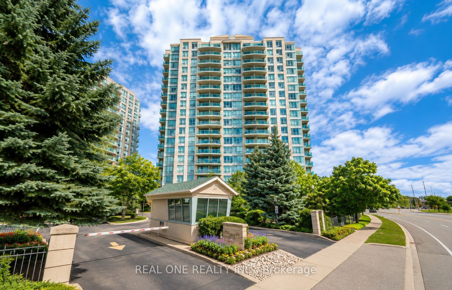 2545 Erin Centre Boulevard 1605 Property Photo 1