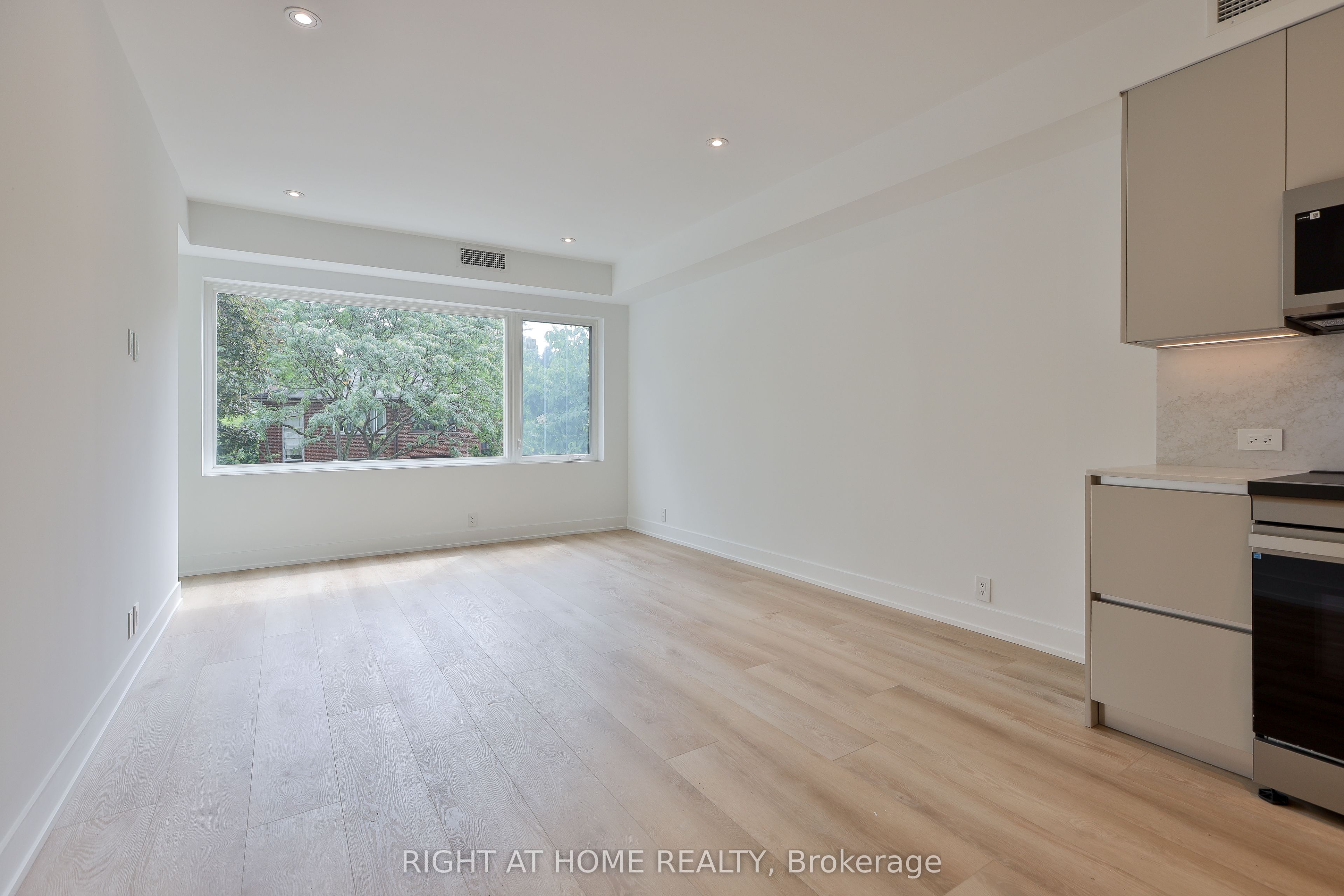 266 Indian Grove 2 Property Photo 3