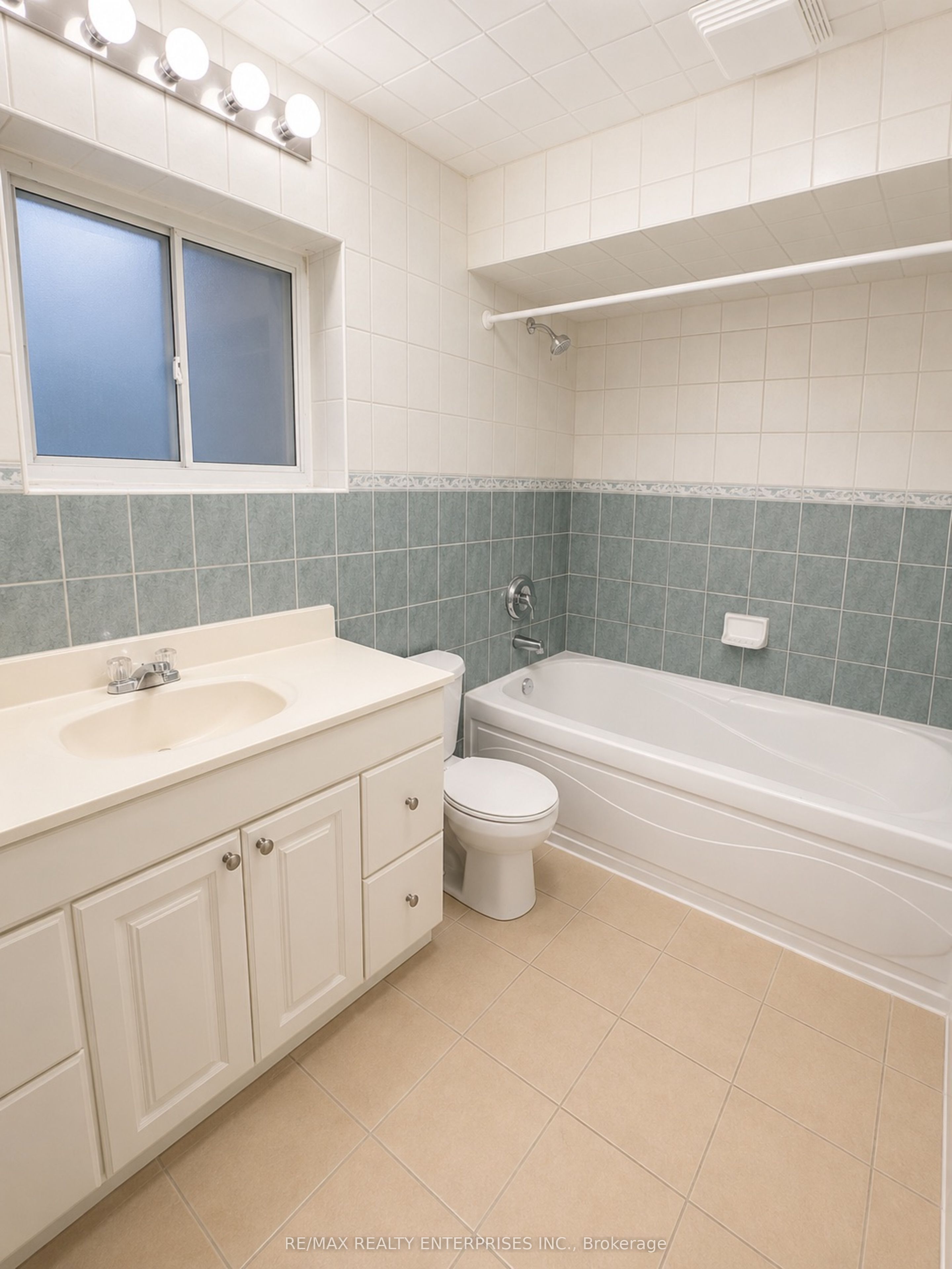 1136 Dufferin Street Main Property Photo 6