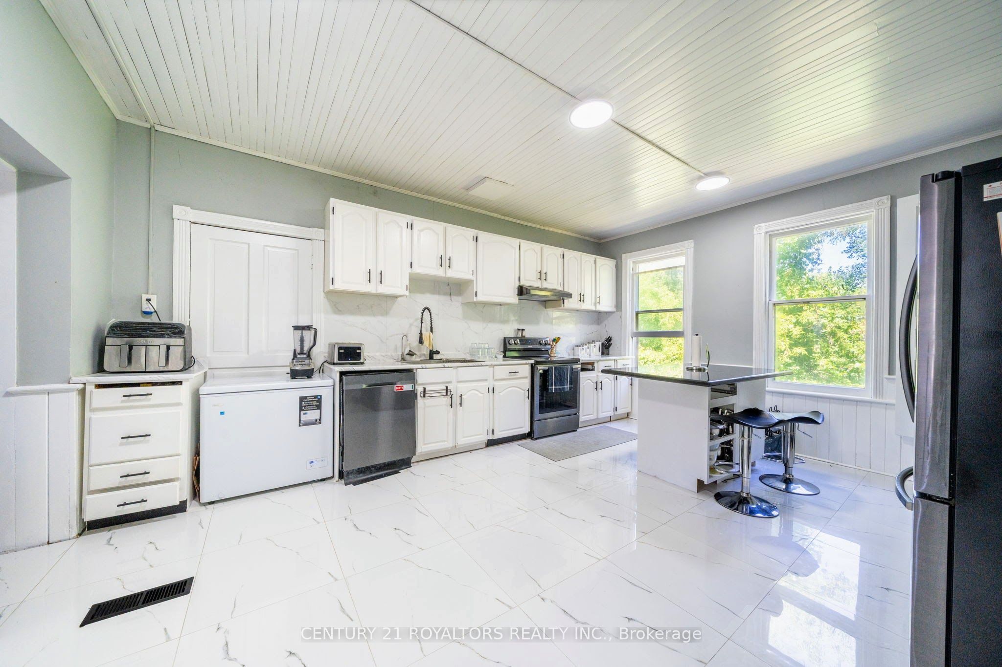 5112 King Street Property Photo 12