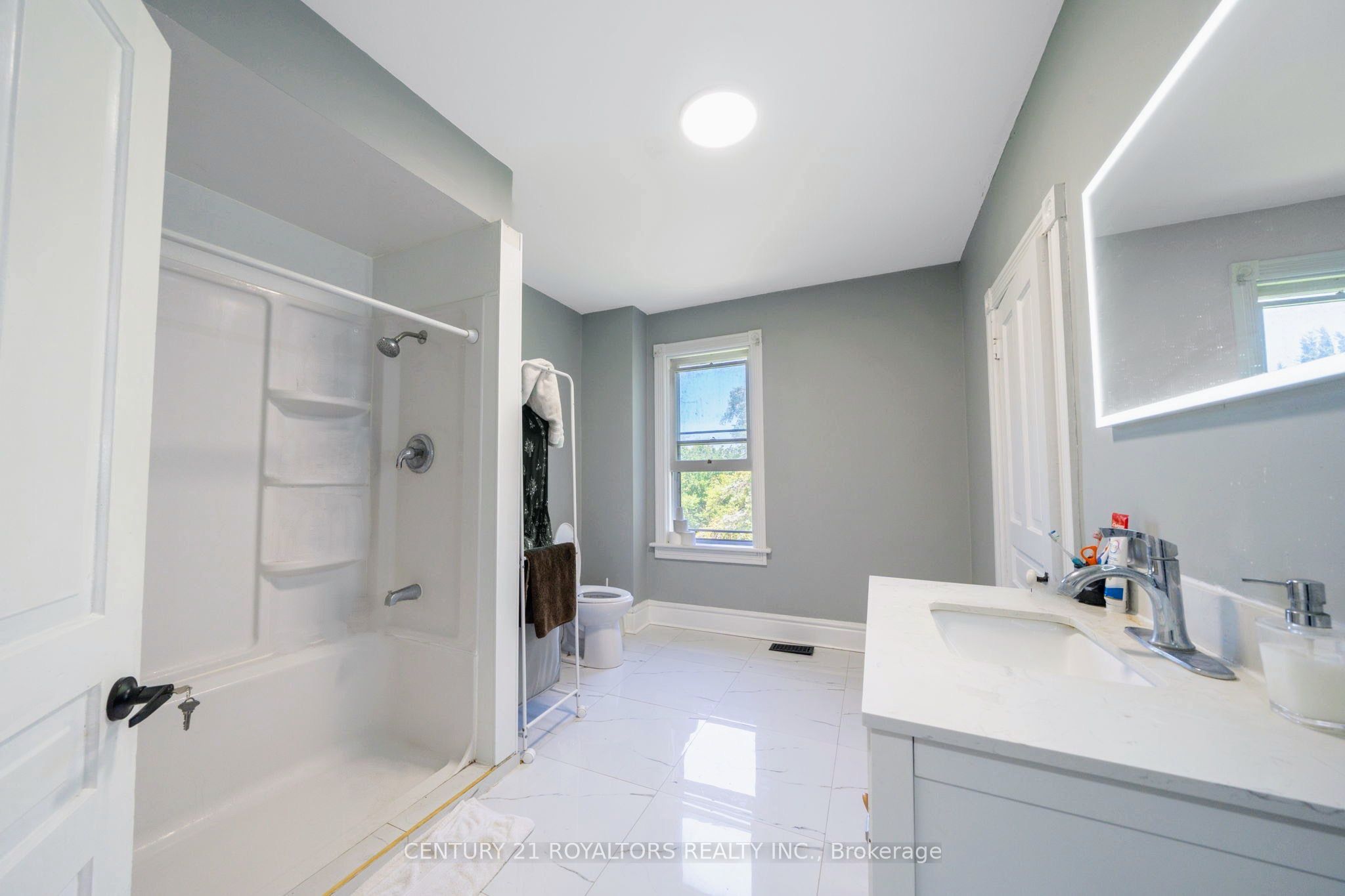 5112 King Street Property Photo 15