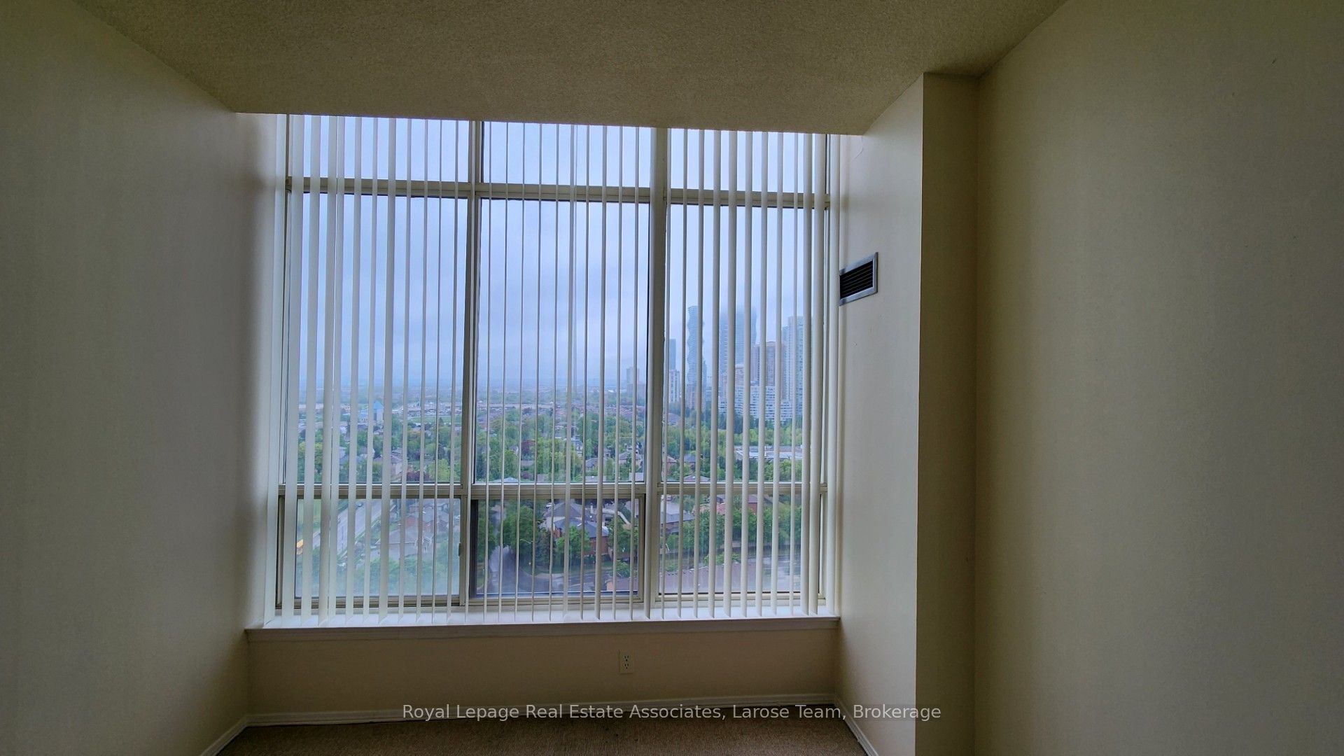 55 Elm Drive W Ph02 Property Photo 12