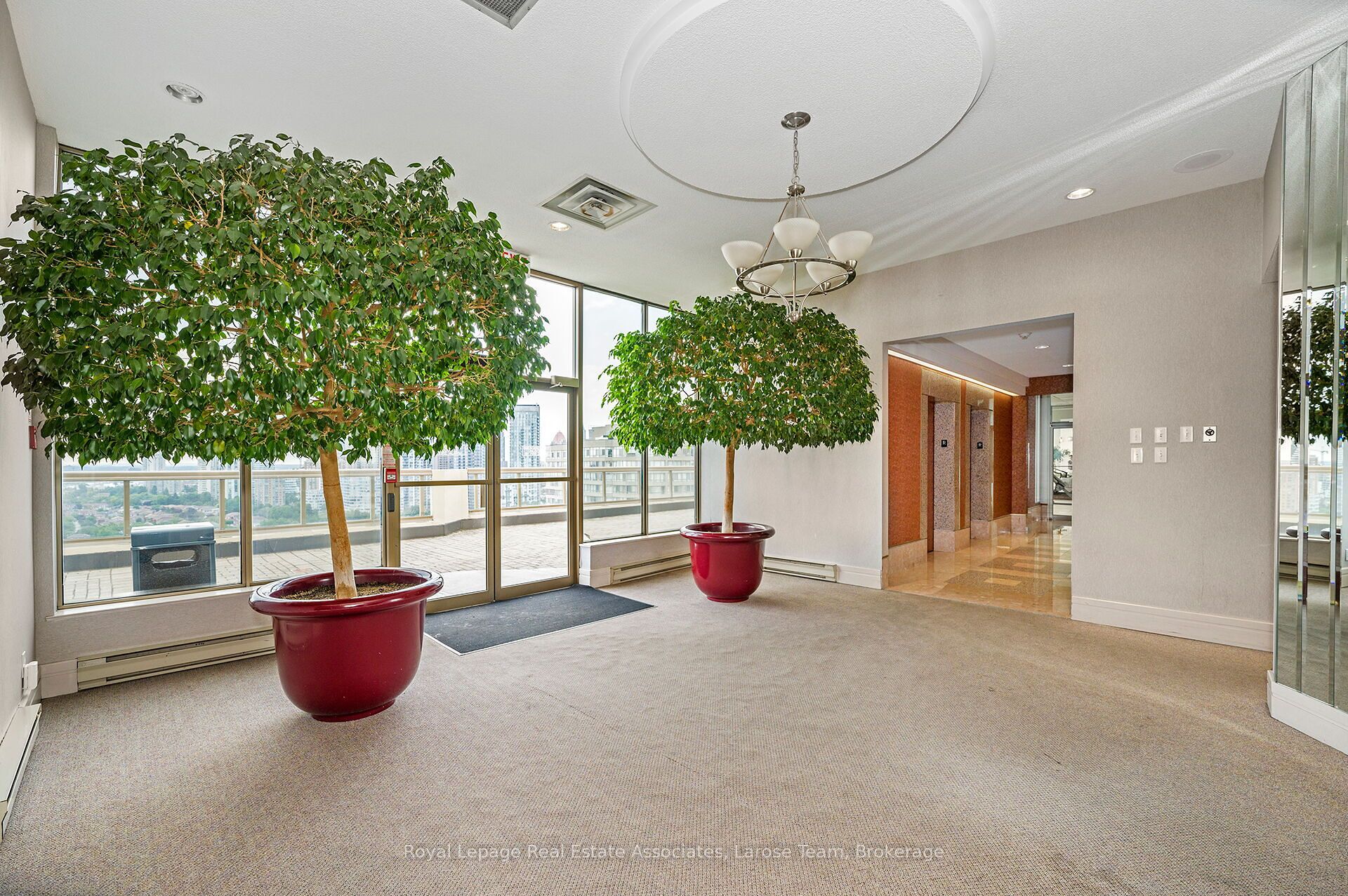 55 Elm Drive W Ph02 Property Photo 37