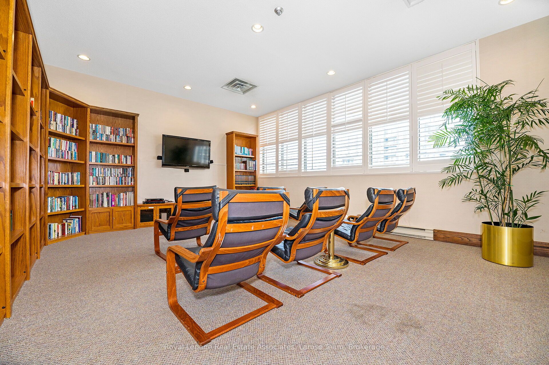 55 Elm Drive W Ph02 Property Photo 46