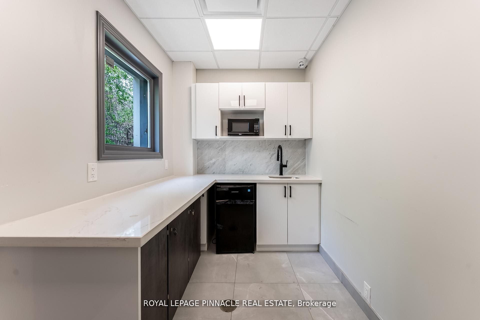 233 Speers Road 5-c Property Photo 17