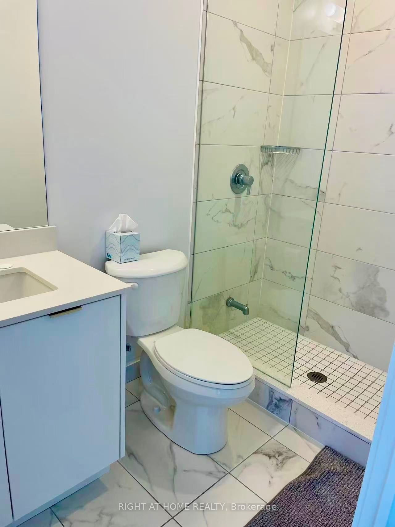 202 Burnhamthorpe Road E 1607 Property Photo 6