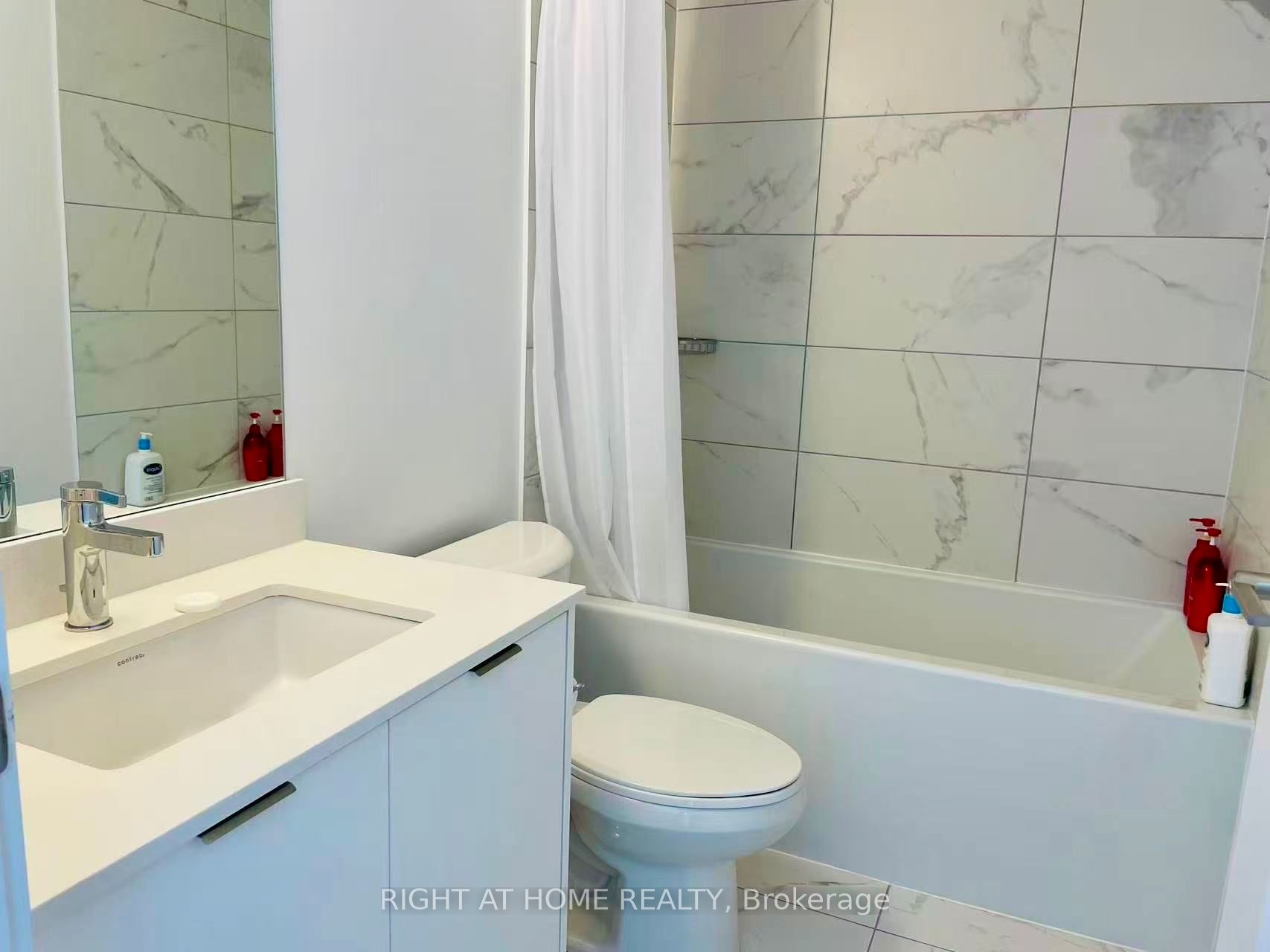202 Burnhamthorpe Road E 1607 Property Photo 8